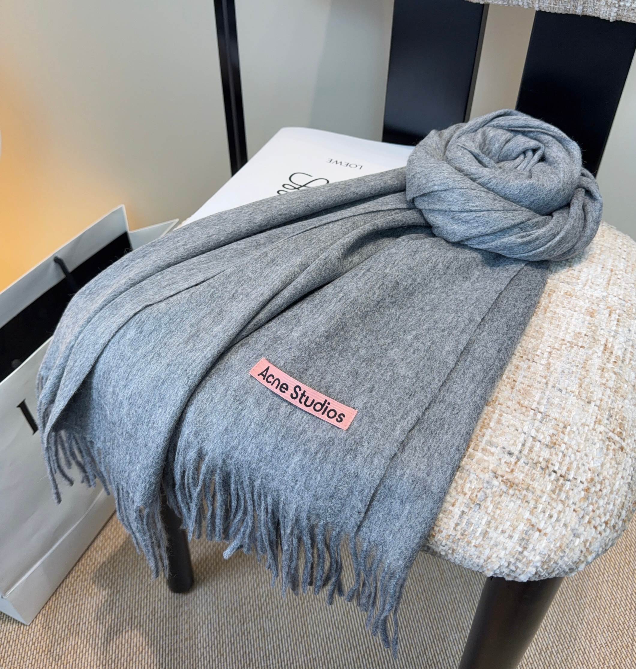 Acne 主打的系列~今年这个真是红啊~时髦气质的代名词‼️♥️自带高级气场‼️软软糯糯厚实温暖‼️再来