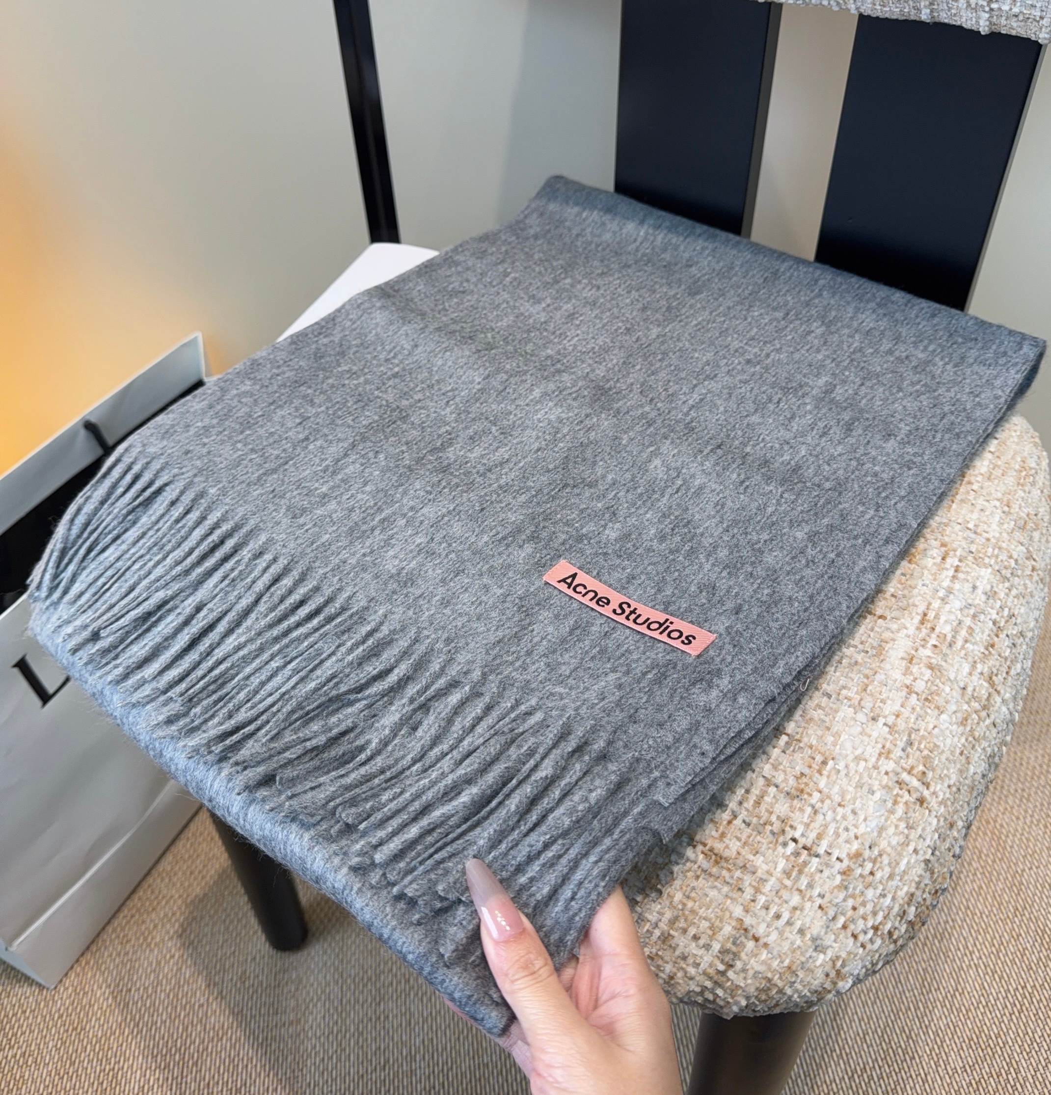 Acne 主打的系列~今年这个真是红啊~时髦气质的代名词‼️♥️自带高级气场‼️软软糯糯厚实温暖‼️再来