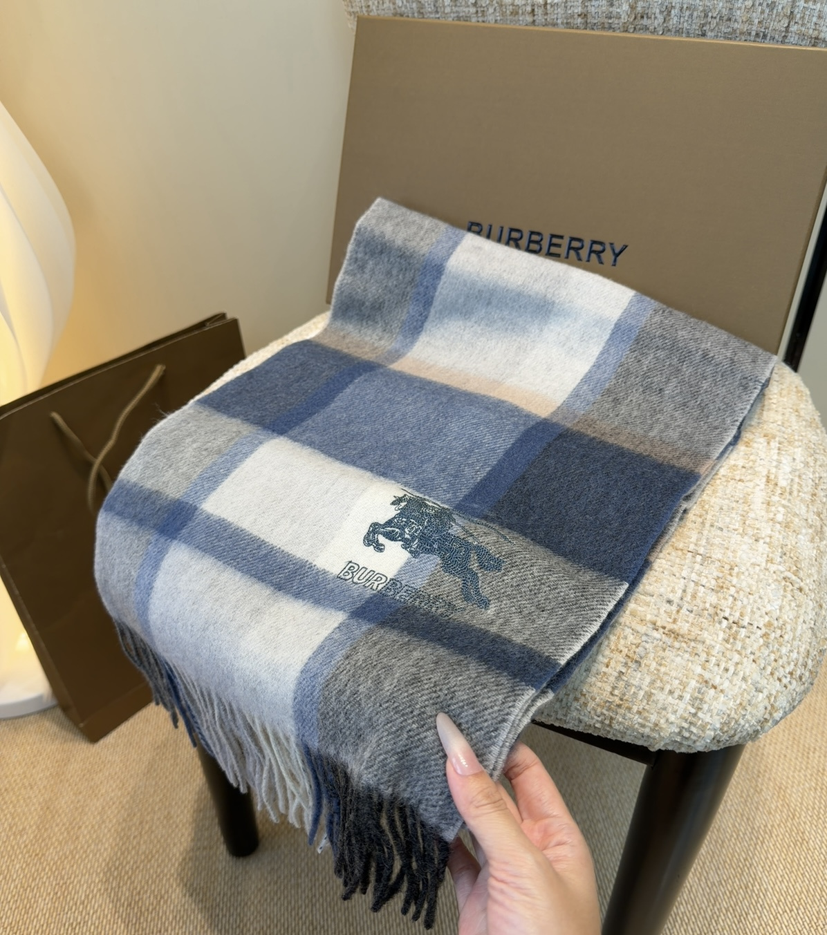 【▪️家属福利来了！！巴宝莉高端重磅男士围巾！】怒赞推荐，激动~！！下手绝对要快，同步专柜，最高端的男士