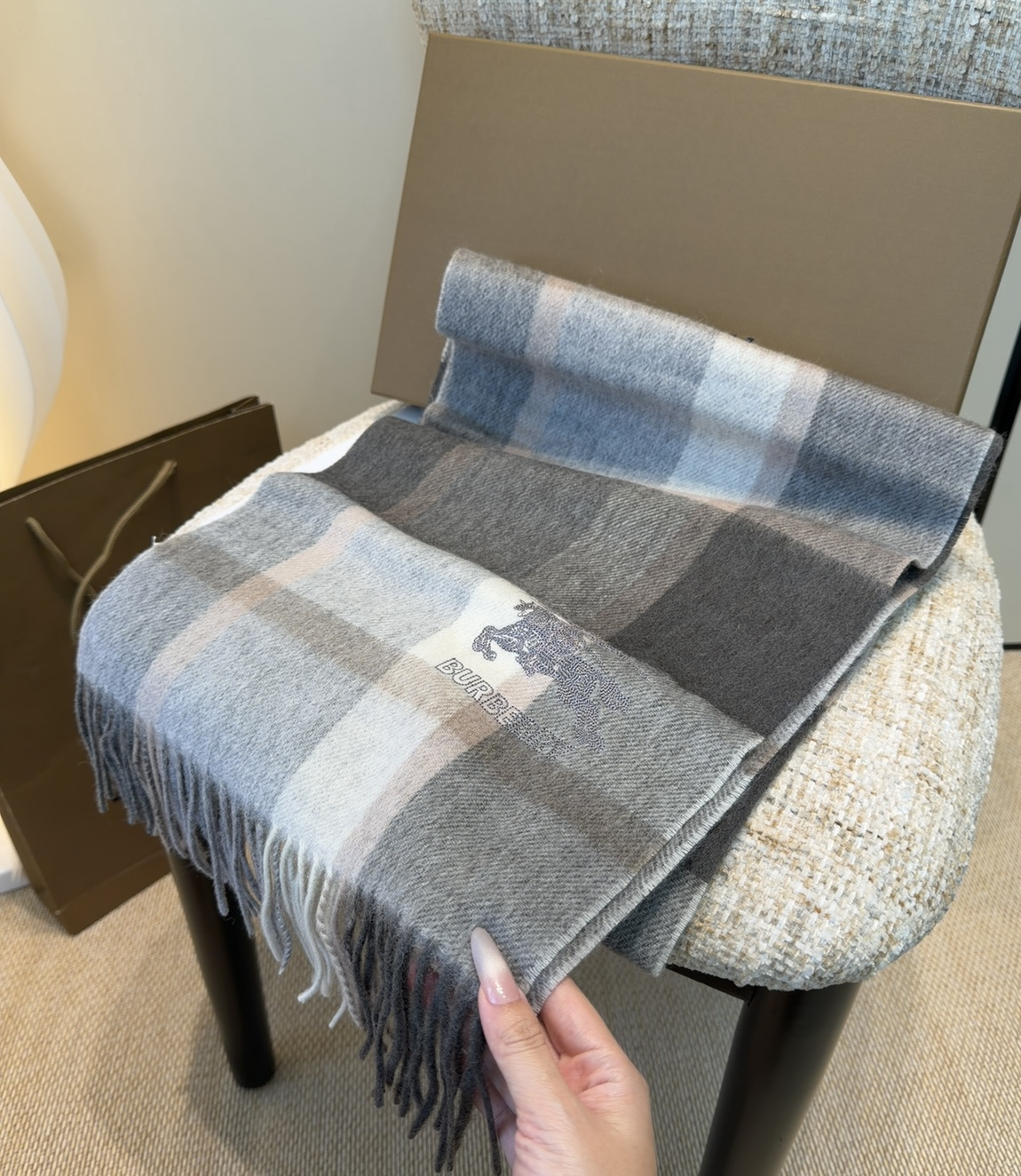 【▪️家属福利来了！！巴宝莉高端重磅男士围巾！】怒赞推荐，激动~！！下手绝对要快，同步专柜，最高端的男士