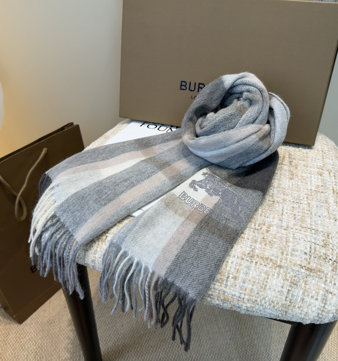 【▪️家属福利来了！！巴宝莉高端重磅男士围巾！】怒赞推荐，激动~！！下手绝对要快，同步专柜，最高端的男士