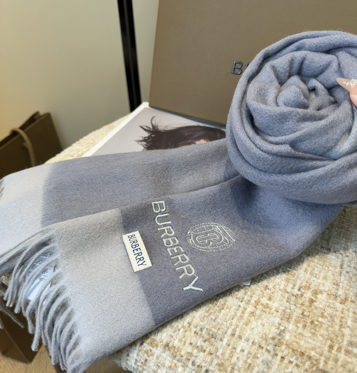 Burberry · 巴宝莉围巾❗️好看的要疯掉了，太有型太有魅力了❗️❗️非常斯文时尚的秋冬单品！真的