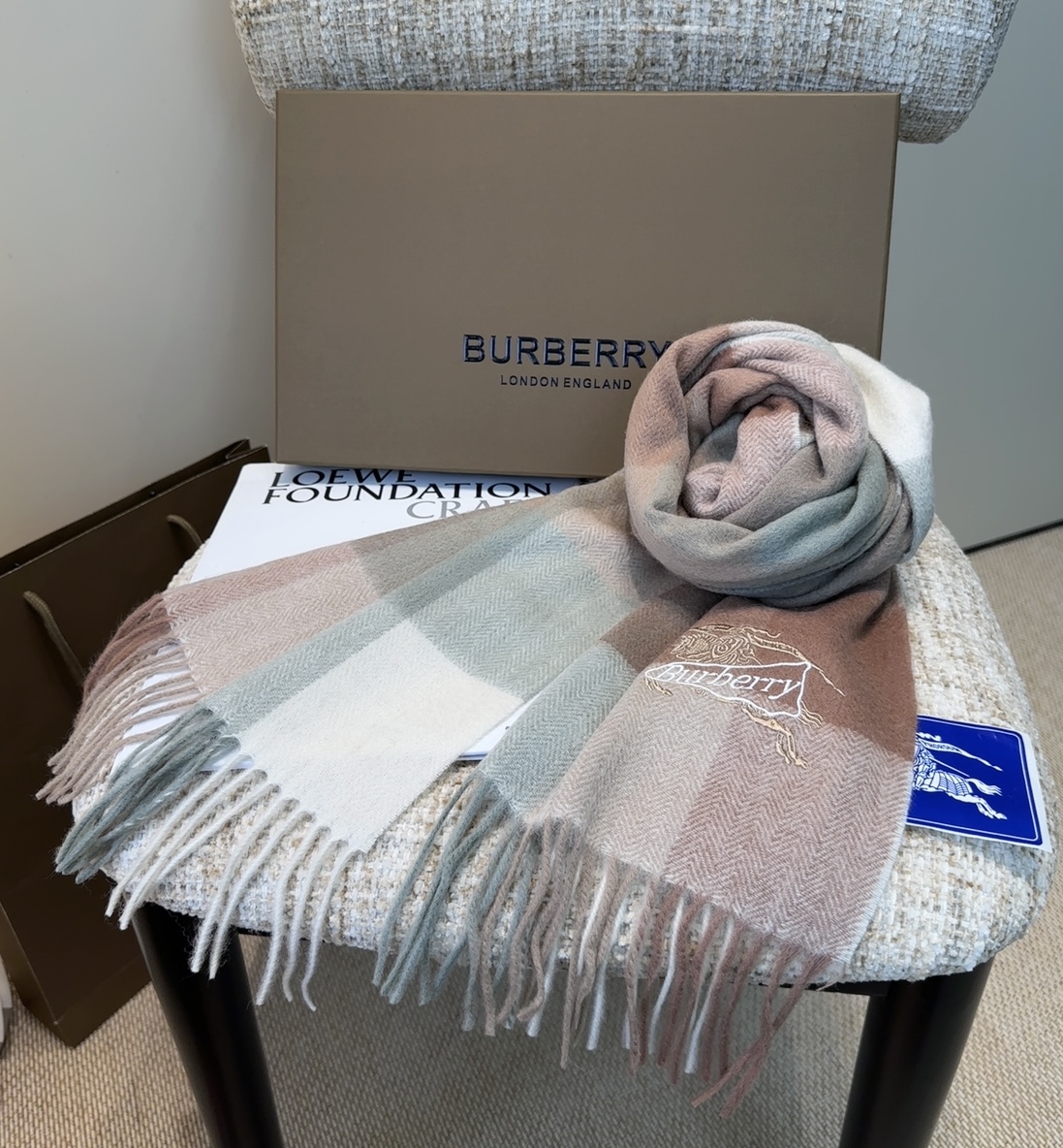 【▪️家属福利来了！！巴宝莉高端重磅男士围巾！】怒赞推荐，激动~！！下手绝对要快，同步专柜，最高端的男士