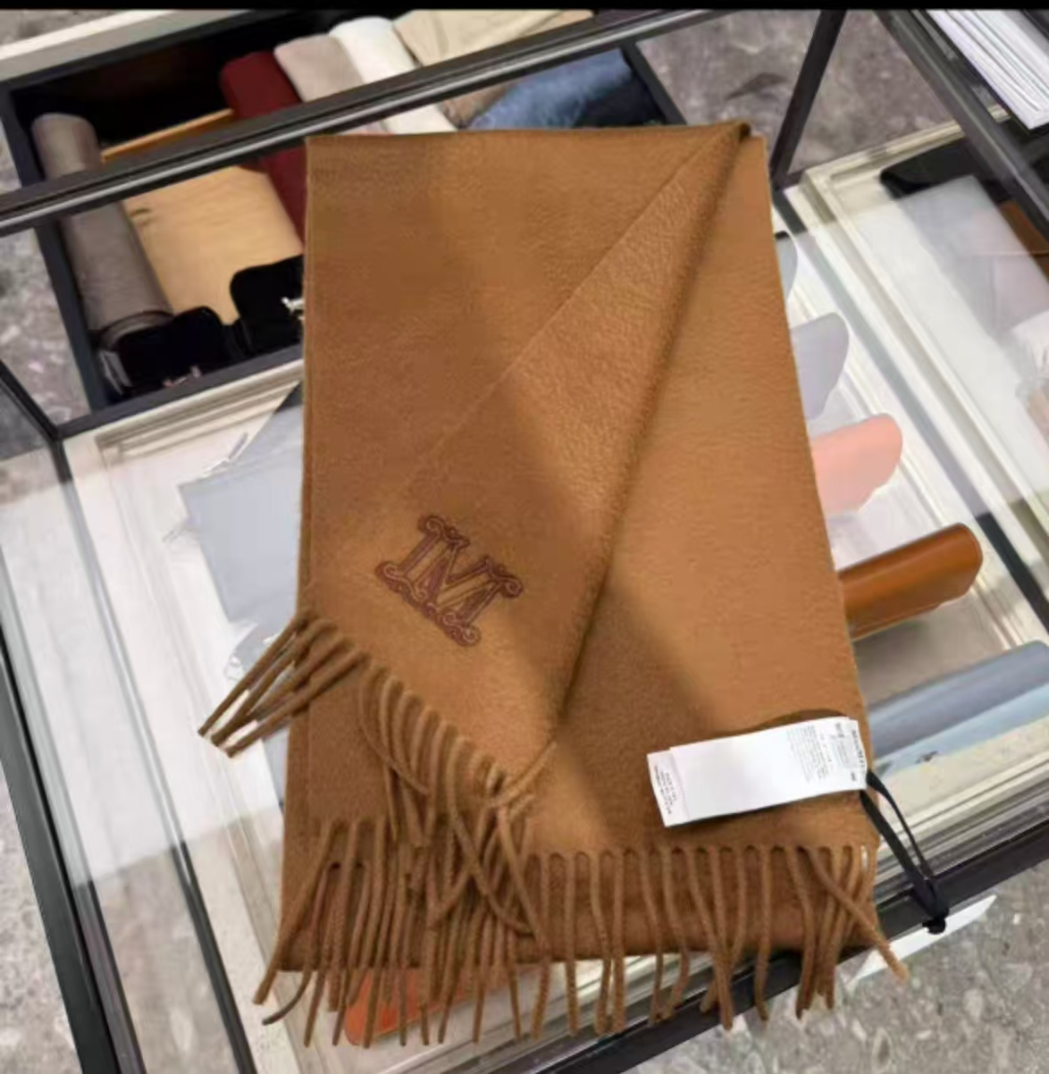 ✨MaxMara经典围巾❗来个硬货.麻溜的安排上.纯正出口❗原订单已经交货一批，其中一批刚过海关，直蹦英