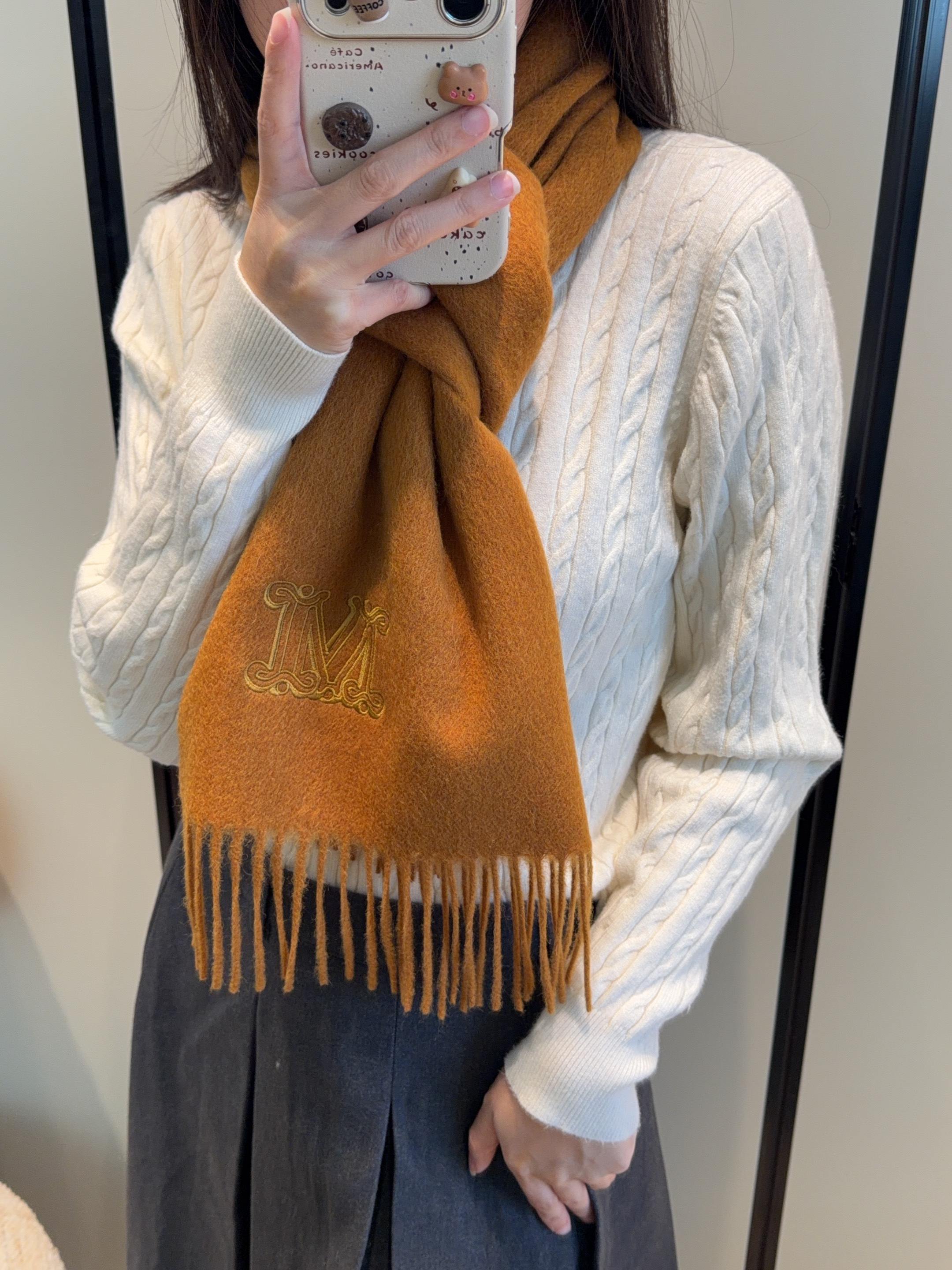 ✨MaxMara经典围巾❗来个硬货.麻溜的安排上.纯正出口❗原订单已经交货一批，其中一批刚过海关，直蹦英