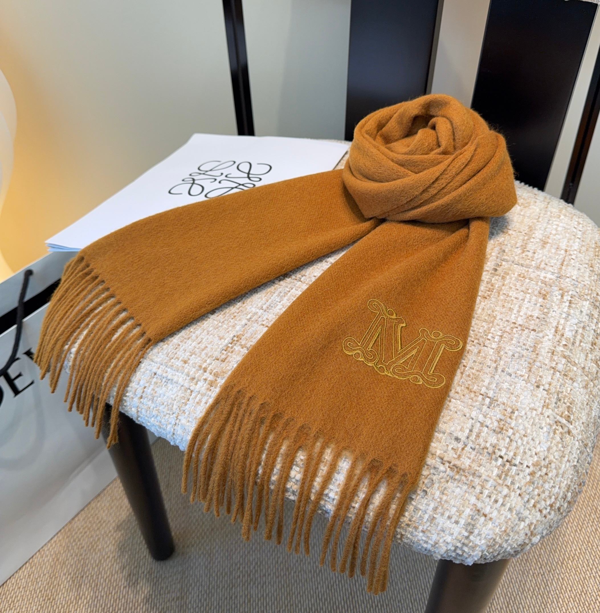 ✨MaxMara经典围巾❗来个硬货.麻溜的安排上.纯正出口❗原订单已经交货一批，其中一批刚过海关，直蹦英