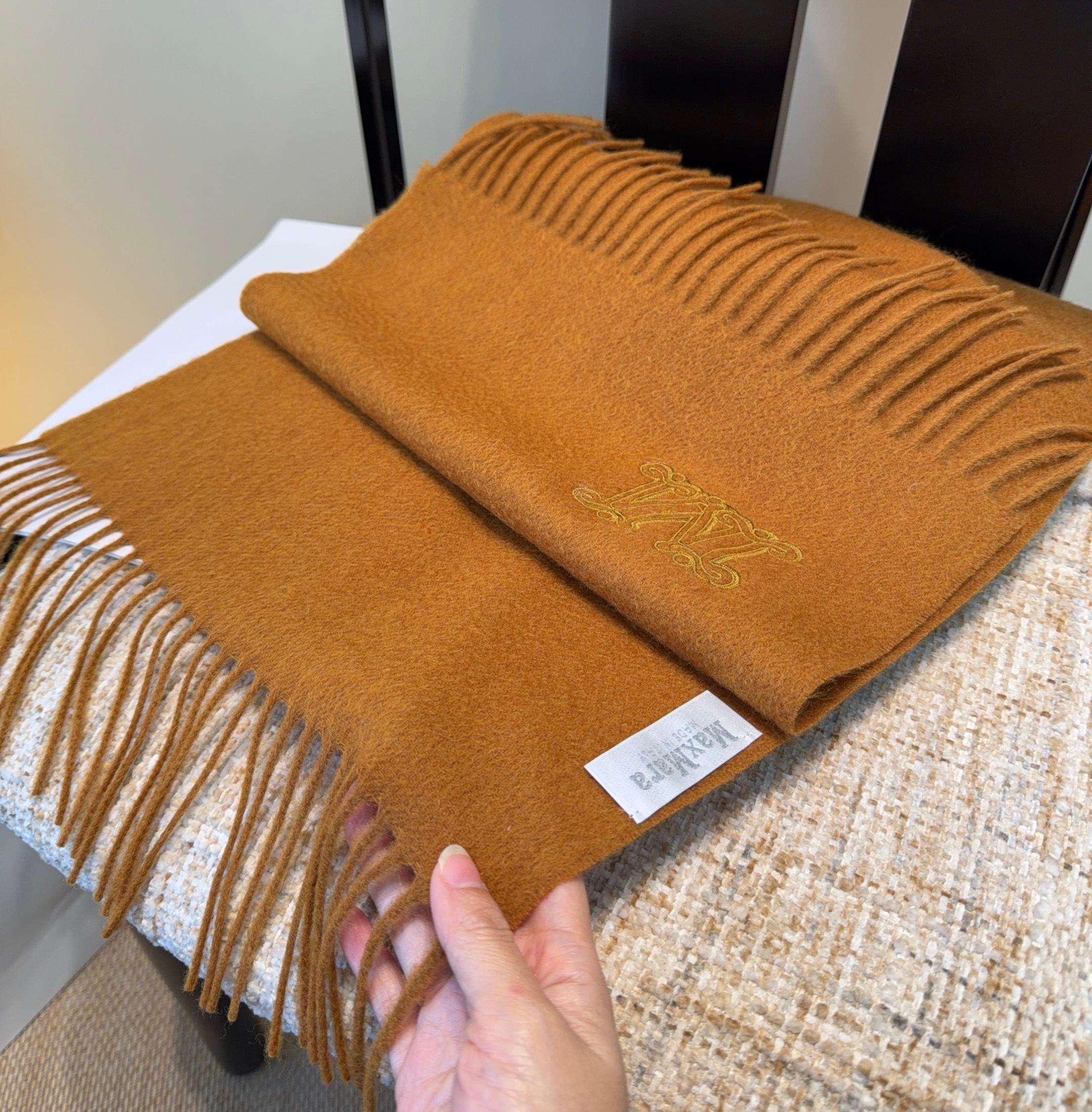 ✨MaxMara经典围巾❗来个硬货.麻溜的安排上.纯正出口❗原订单已经交货一批，其中一批刚过海关，直蹦英