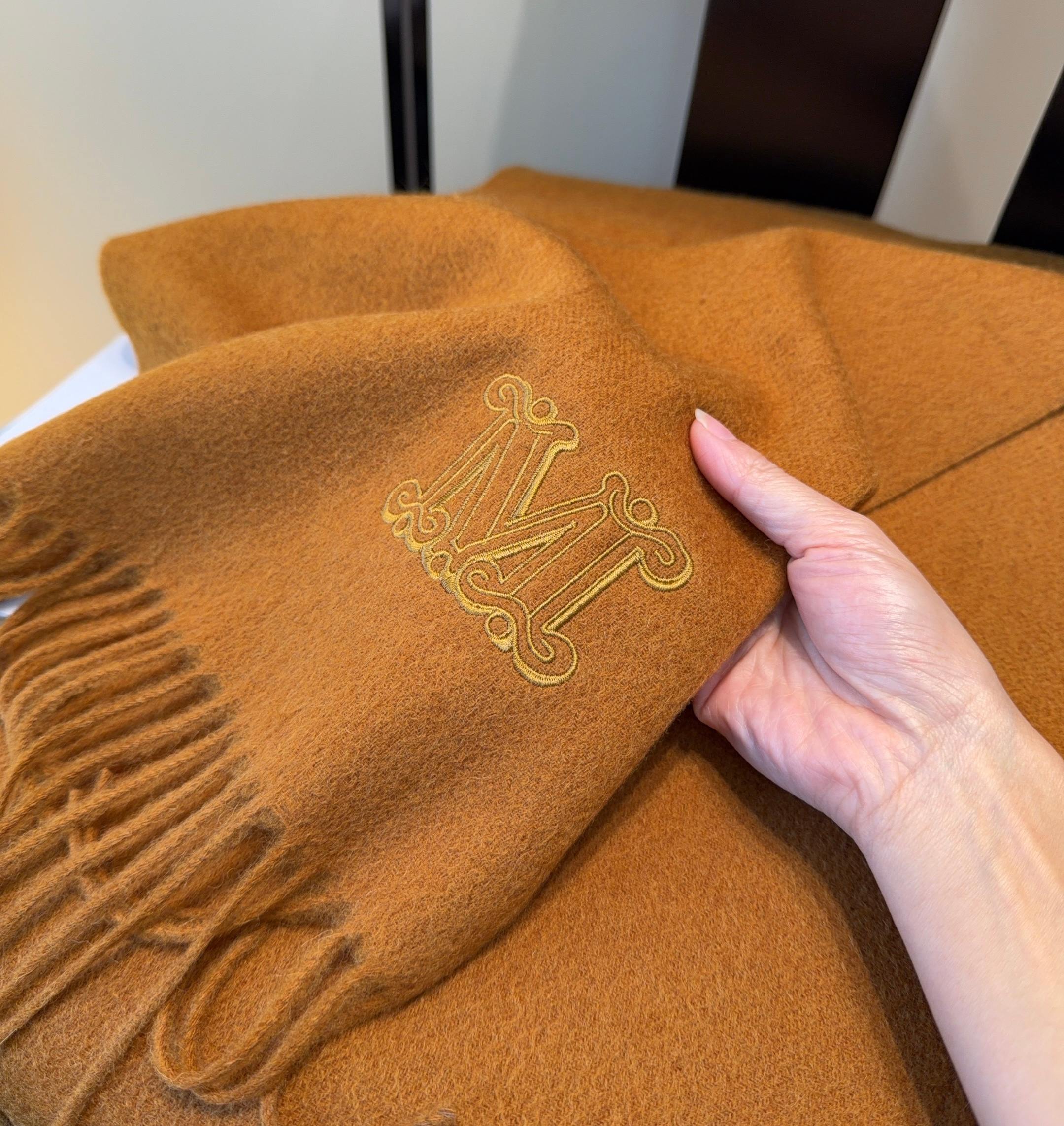 ✨MaxMara经典围巾❗来个硬货.麻溜的安排上.纯正出口❗原订单已经交货一批，其中一批刚过海关，直蹦英