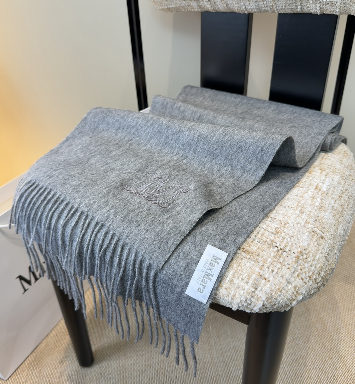 ✨MaxMara经典围巾❗来个硬货.麻溜的安排上.纯正出口❗原订单已经交货一批，其中一批刚过海关，直蹦英