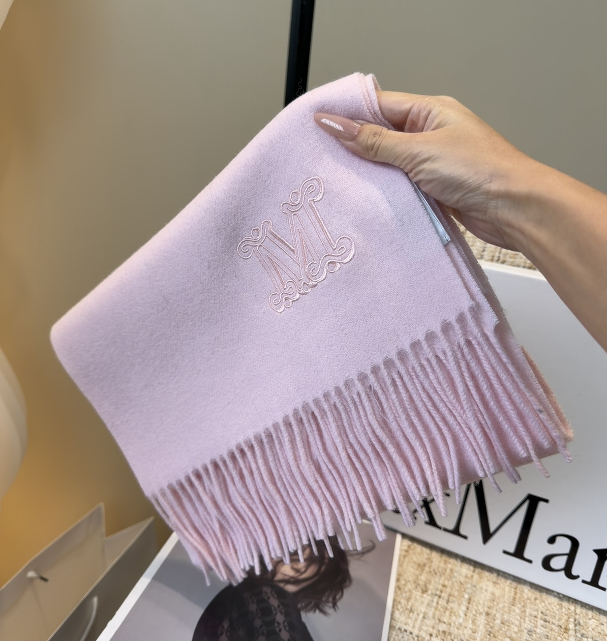 ✨MaxMara经典围巾❗来个硬货.麻溜的安排上.纯正出口❗原订单已经交货一批，其中一批刚过海关，直蹦英