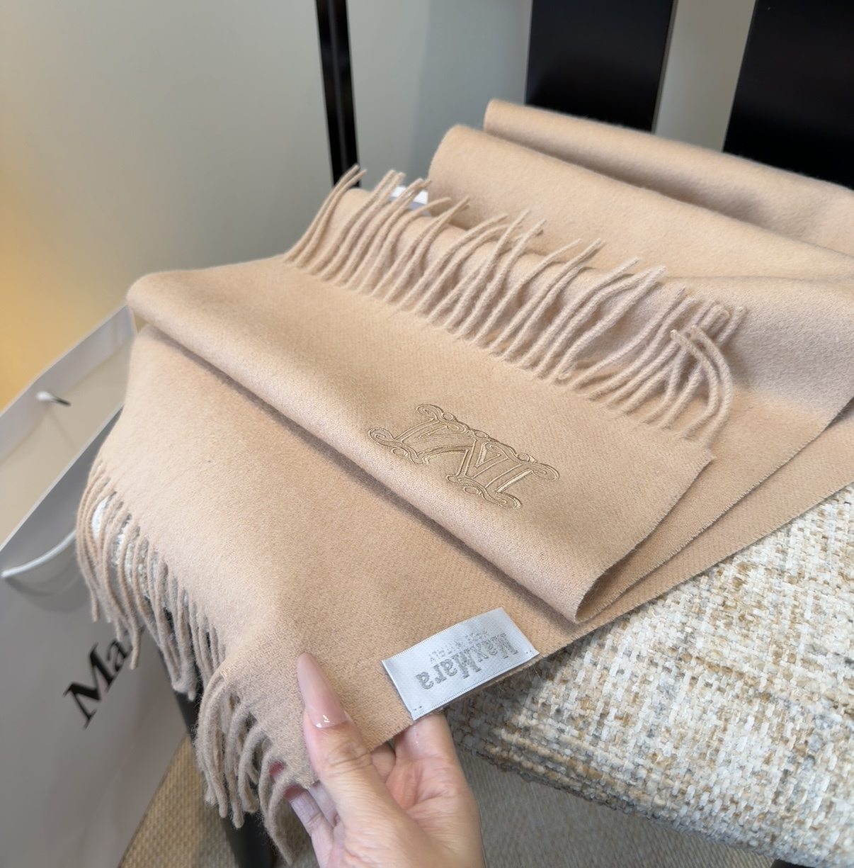 ✨MaxMara经典围巾❗来个硬货.麻溜的安排上.纯正出口❗原订单已经交货一批，其中一批刚过海关，直蹦英