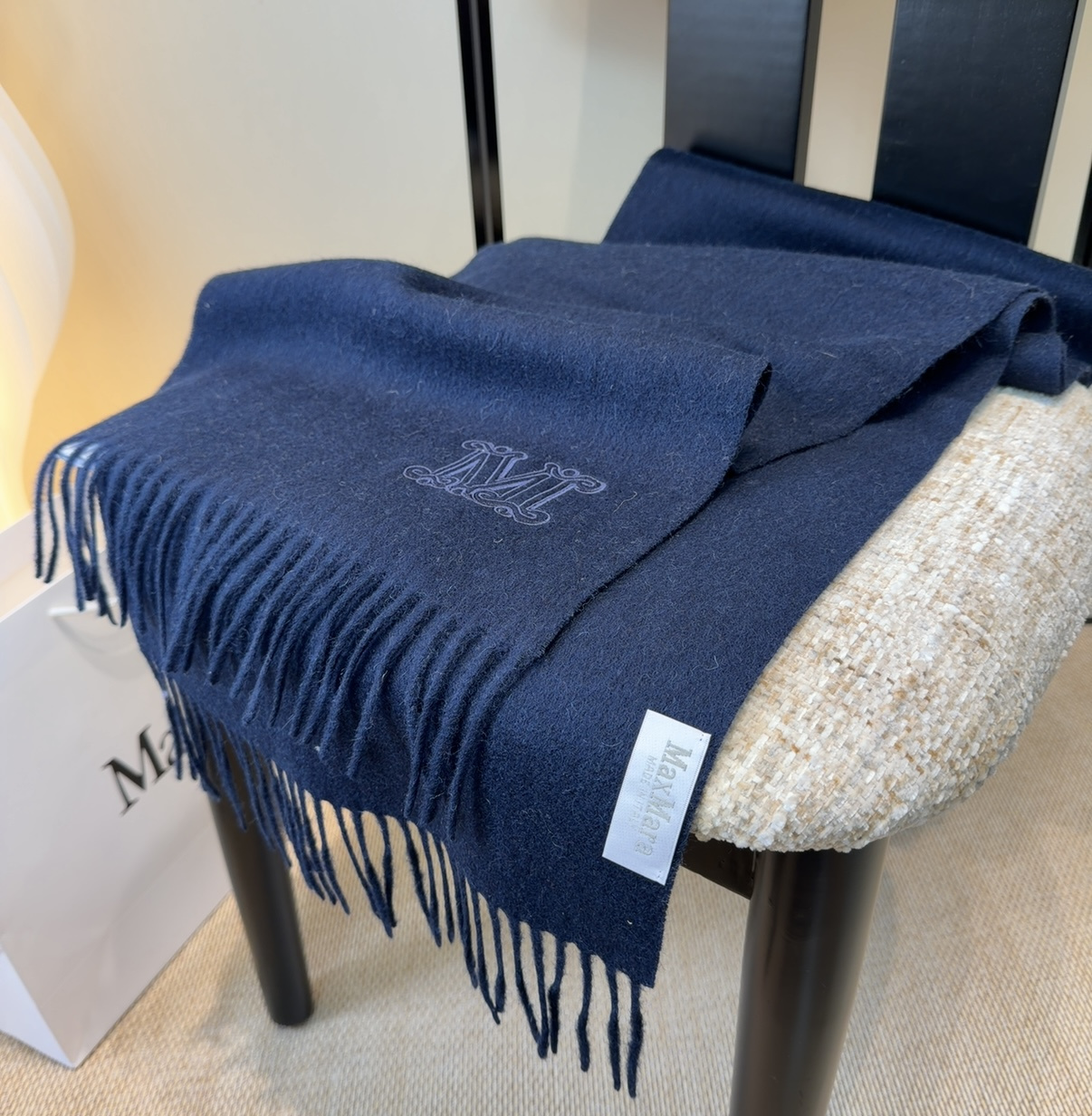 ✨MaxMara经典围巾❗来个硬货.麻溜的安排上.纯正出口❗原订单已经交货一批，其中一批刚过海关，直蹦英