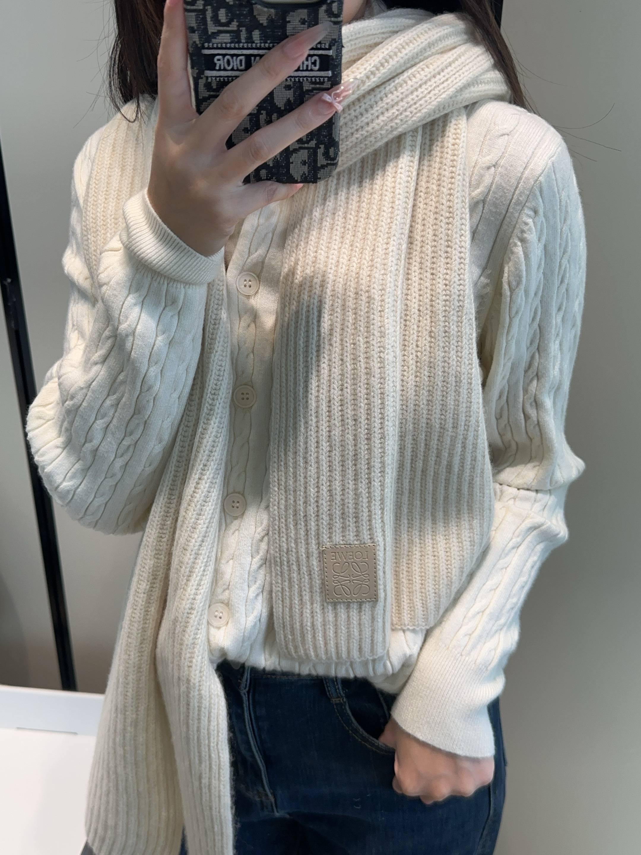 罗意威难得一见的针织单品，温柔配色，超级迷恋❗️气质低调恬静又不失优雅❗️】重点推荐❗️一秒心动啊！！！