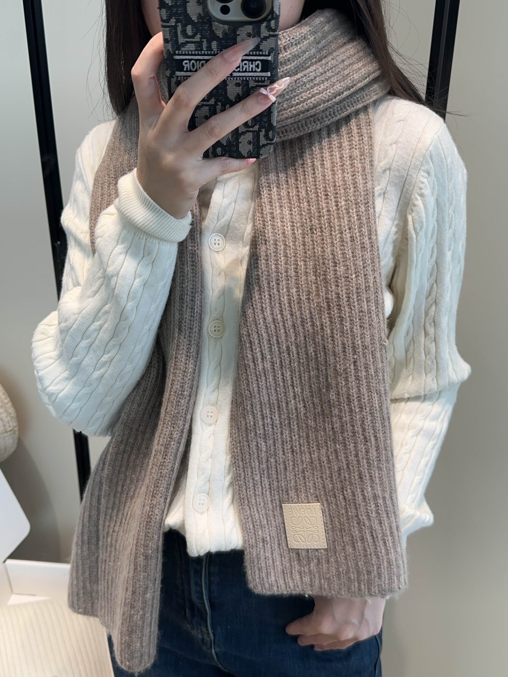 罗意威难得一见的针织单品，温柔配色，超级迷恋❗️气质低调恬静又不失优雅❗️】重点推荐❗️一秒心动啊！！！