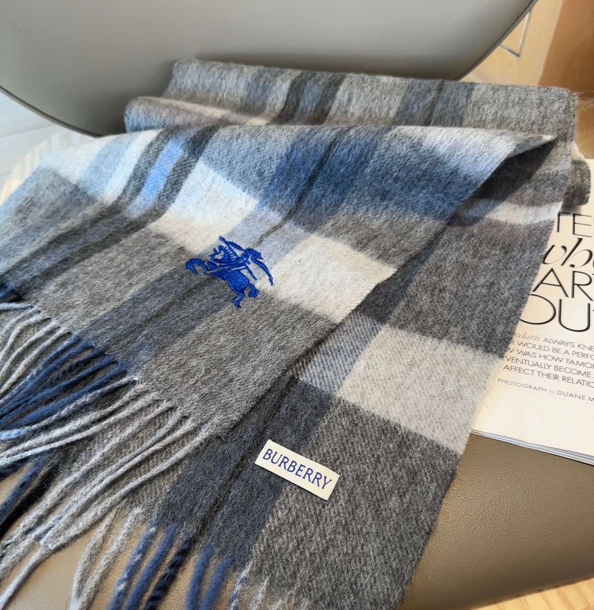 Burberry · 巴宝莉格子围巾❗️好看的要疯掉了，太有型太有魅力了❗️❗️非常斯文时尚的秋冬单品！