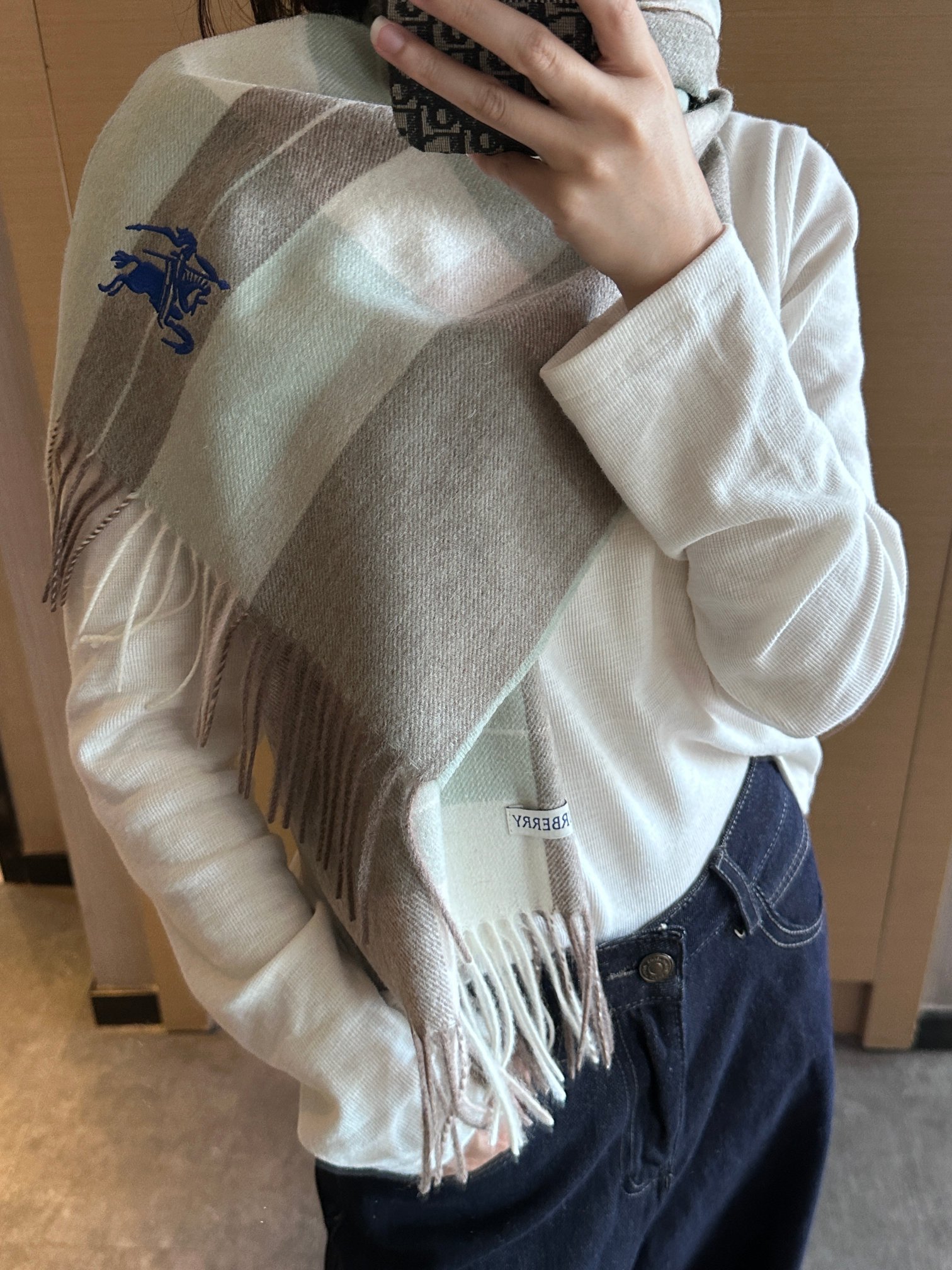 Burberry · 巴宝莉格子围巾❗️好看的要疯掉了，太有型太有魅力了❗️❗️非常斯文时尚的秋冬单品！