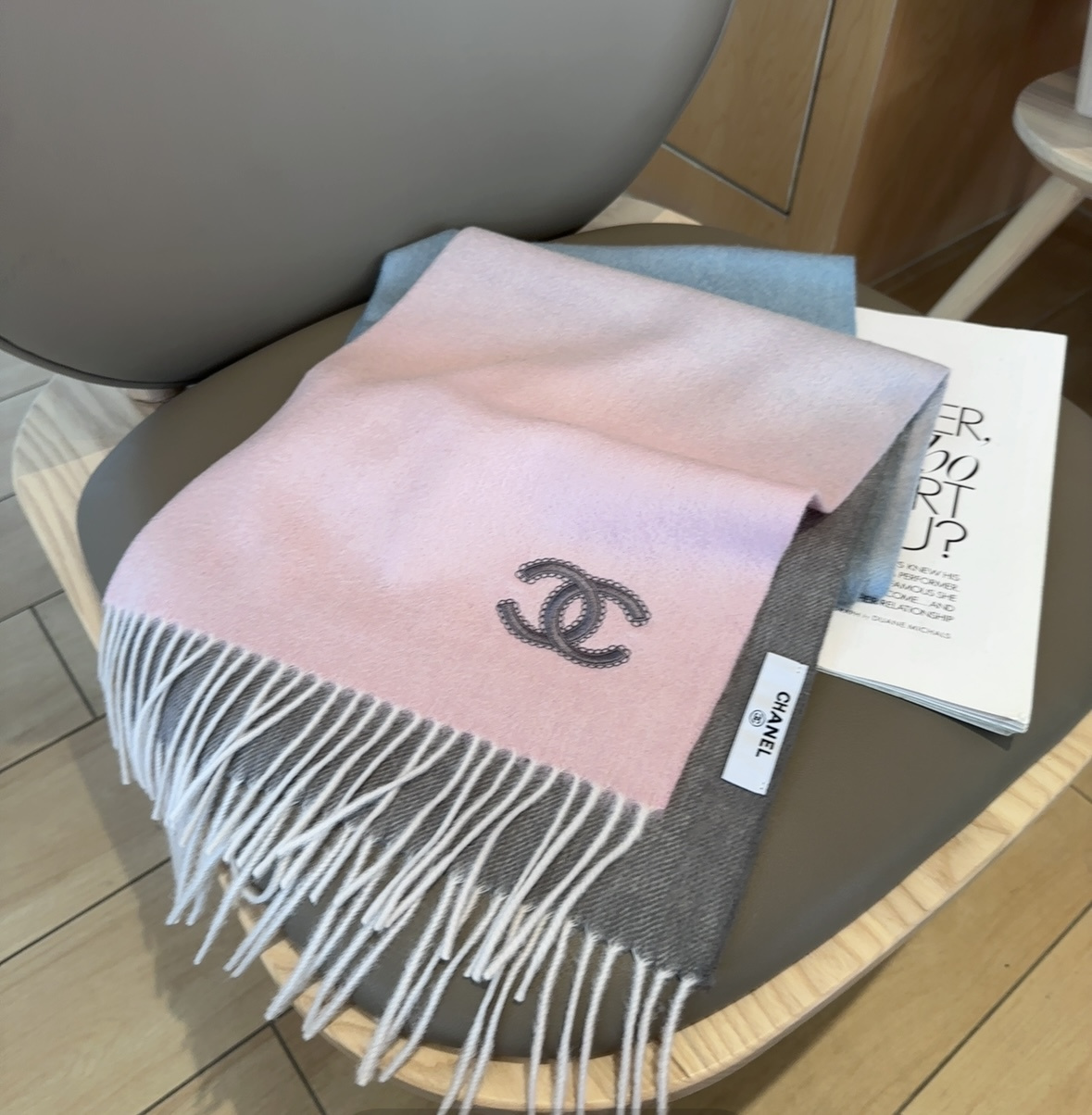 【▪香奈儿· 难得一见的温柔配色，超级迷恋❗️气质低调恬静又不失优雅❗️】重点推荐❗️高级舒适时髦气质，