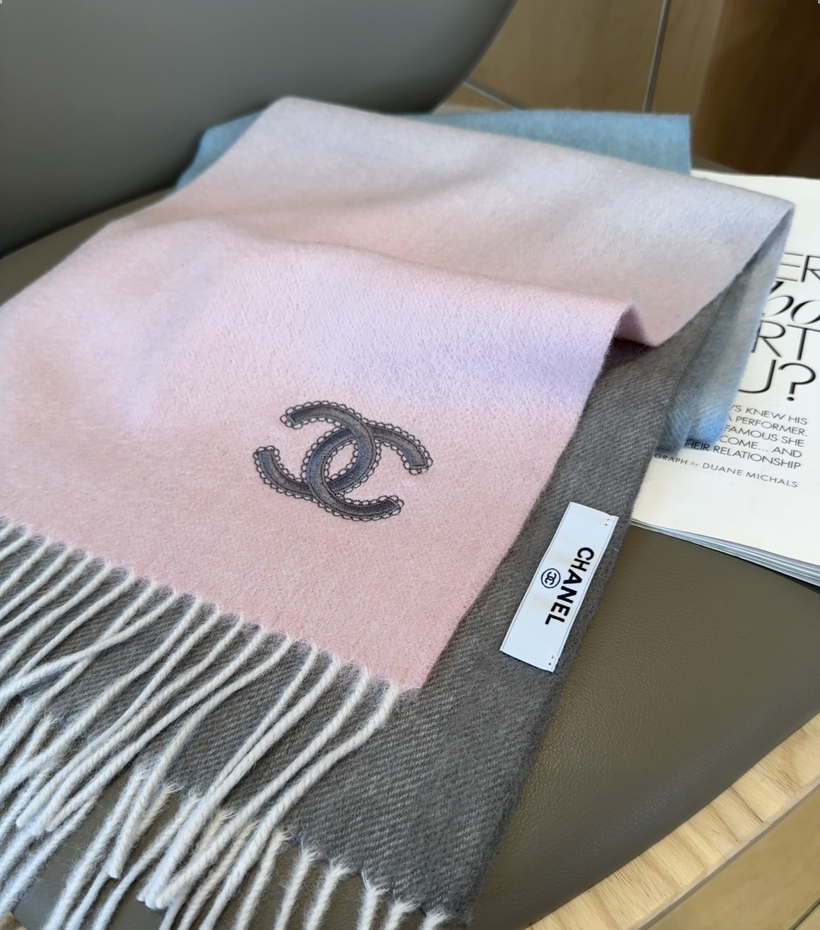 【▪香奈儿· 难得一见的温柔配色，超级迷恋❗️气质低调恬静又不失优雅❗️】重点推荐❗️高级舒适时髦气质，