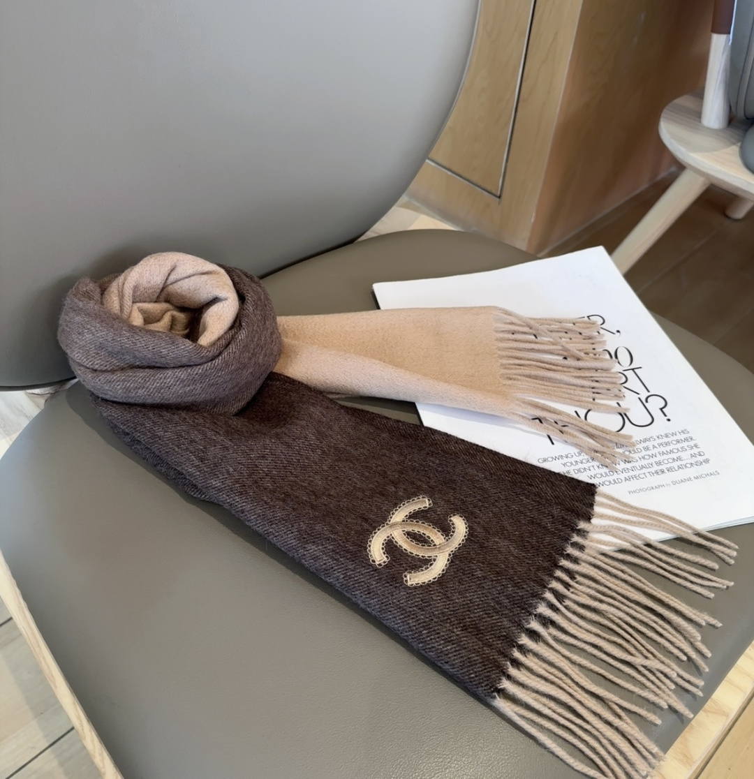 【▪香奈儿· 难得一见的温柔配色，超级迷恋❗️气质低调恬静又不失优雅❗️】重点推荐❗️高级舒适时髦气质，