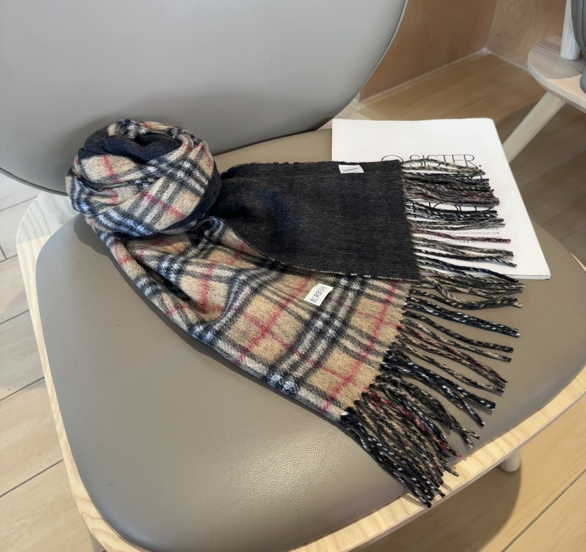 Burberry英伦风典藏款双面围巾❗️【HK外贸尾单 · 这才叫真正的家属福利】‼️这款羊绒围巾的面料