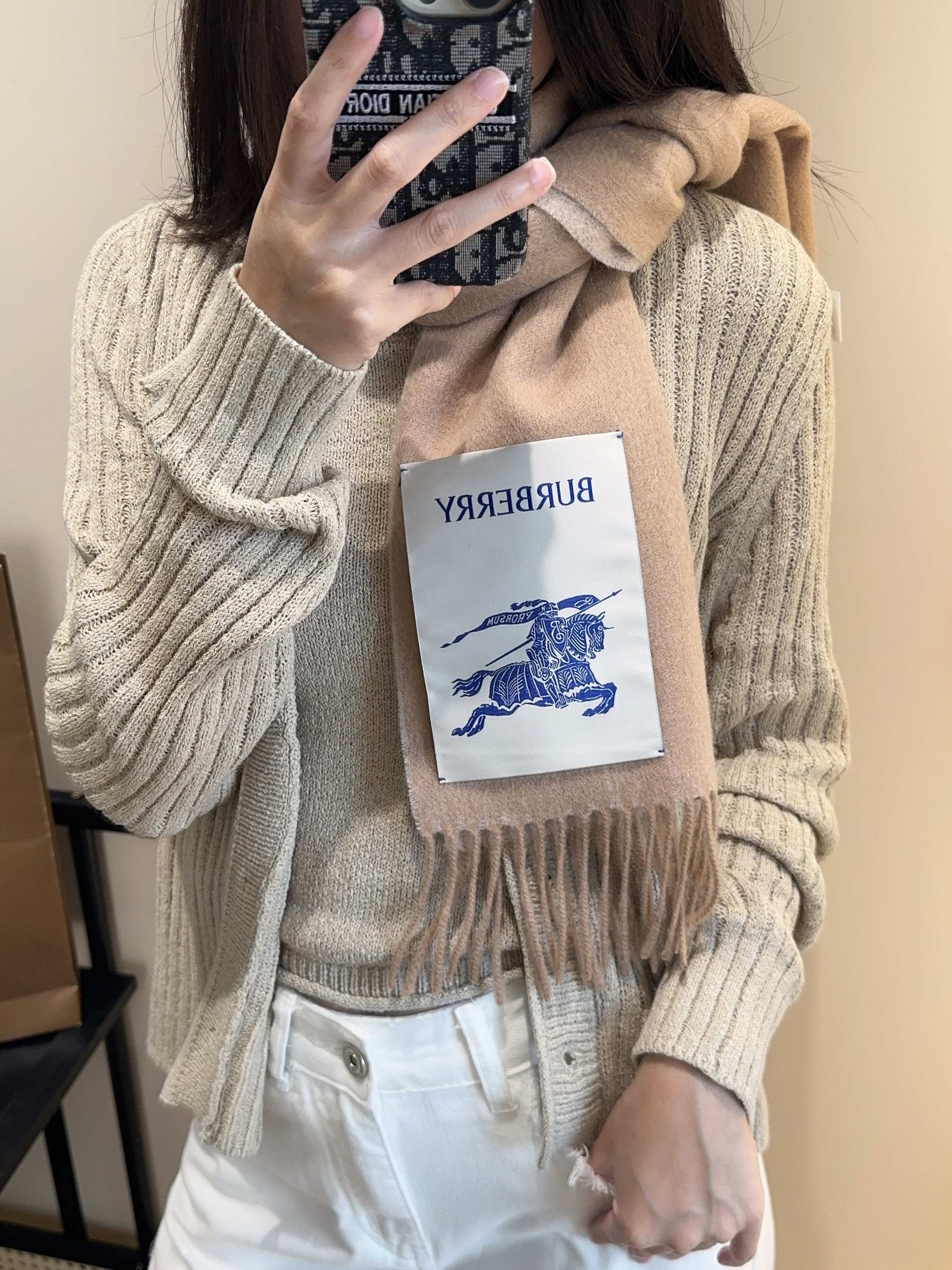 Burberry · 巴宝莉围巾❗️好看的要疯掉了，太有型太有魅力了❗️❗️非常斯文时尚的秋冬单品！真的