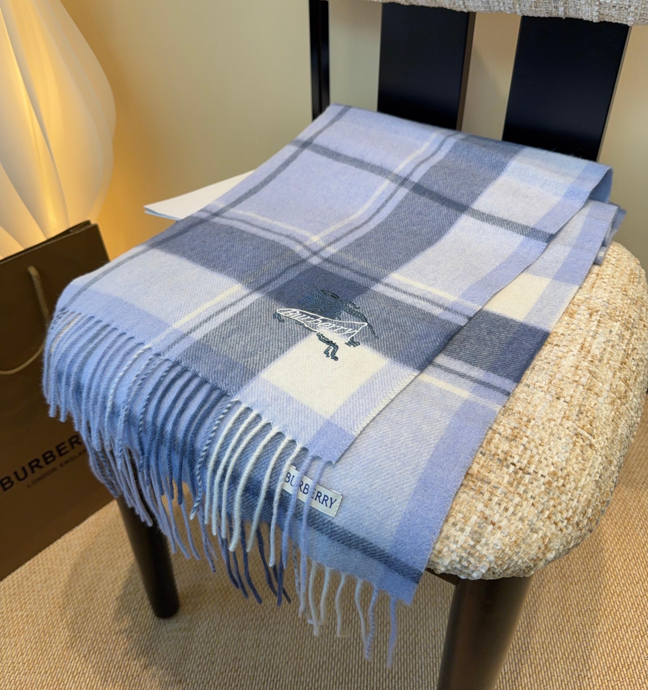 Burberry · 巴宝莉围巾❗️好看的要疯掉了，太有型太有魅力了❗️❗️非常斯文时尚的秋冬单品！真的