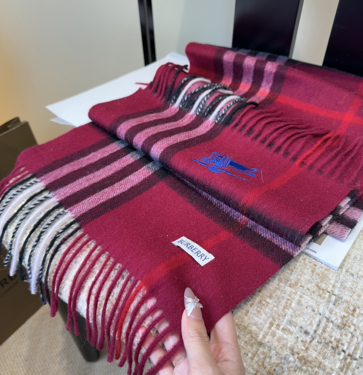 Burberry · 巴宝莉围巾❗️好看的要疯掉了，太有型太有魅力了❗️❗️非常斯文时尚的秋冬单品！真的