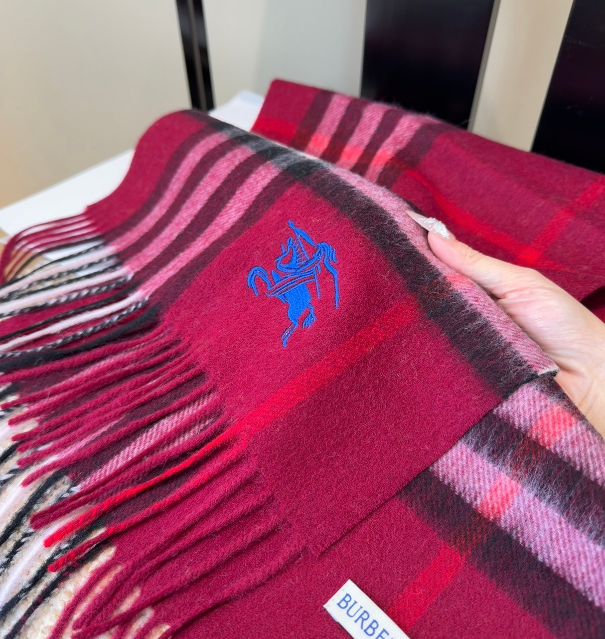 Burberry · 巴宝莉围巾❗️好看的要疯掉了，太有型太有魅力了❗️❗️非常斯文时尚的秋冬单品！真的