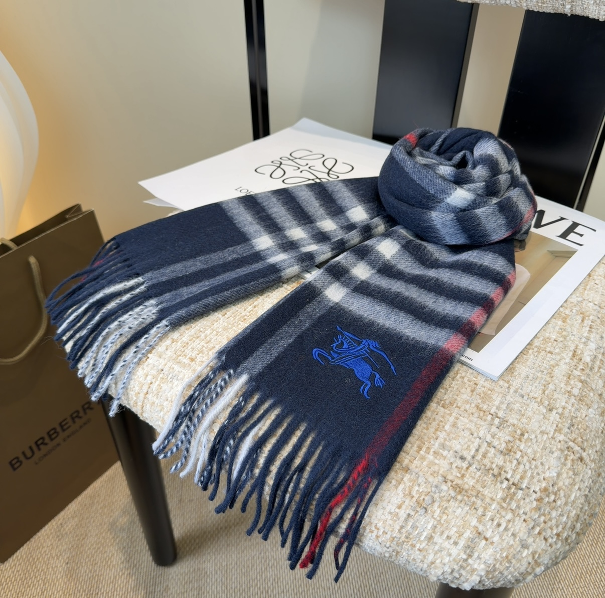 Burberry · 巴宝莉围巾❗️好看的要疯掉了，太有型太有魅力了❗️❗️非常斯文时尚的秋冬单品！真的