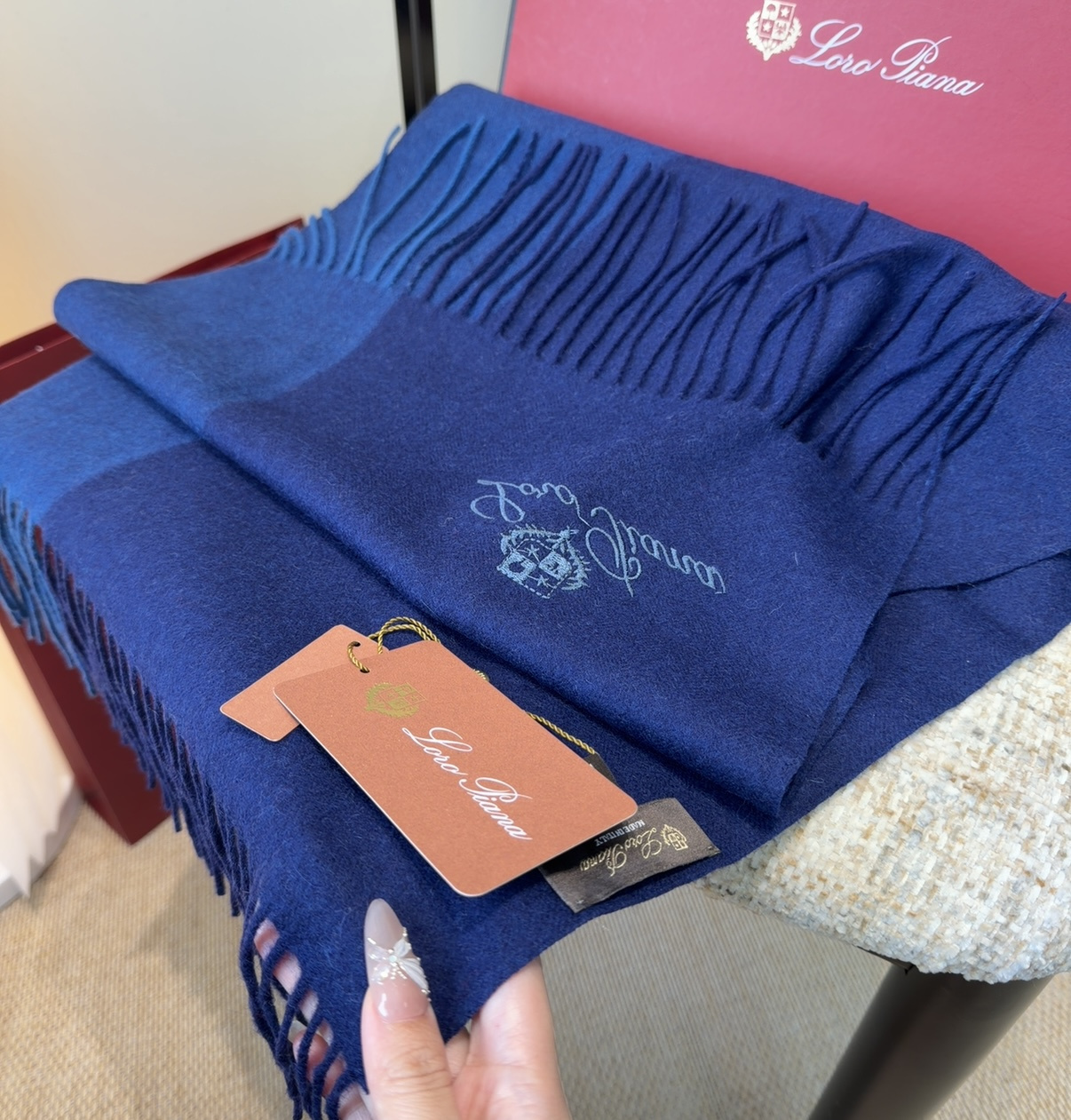 🆕Loro Piana · 【贸易公司尾单，极品山羊绒围巾披肩】送人自留都太高大上了😍重磅上新，爆款爆款