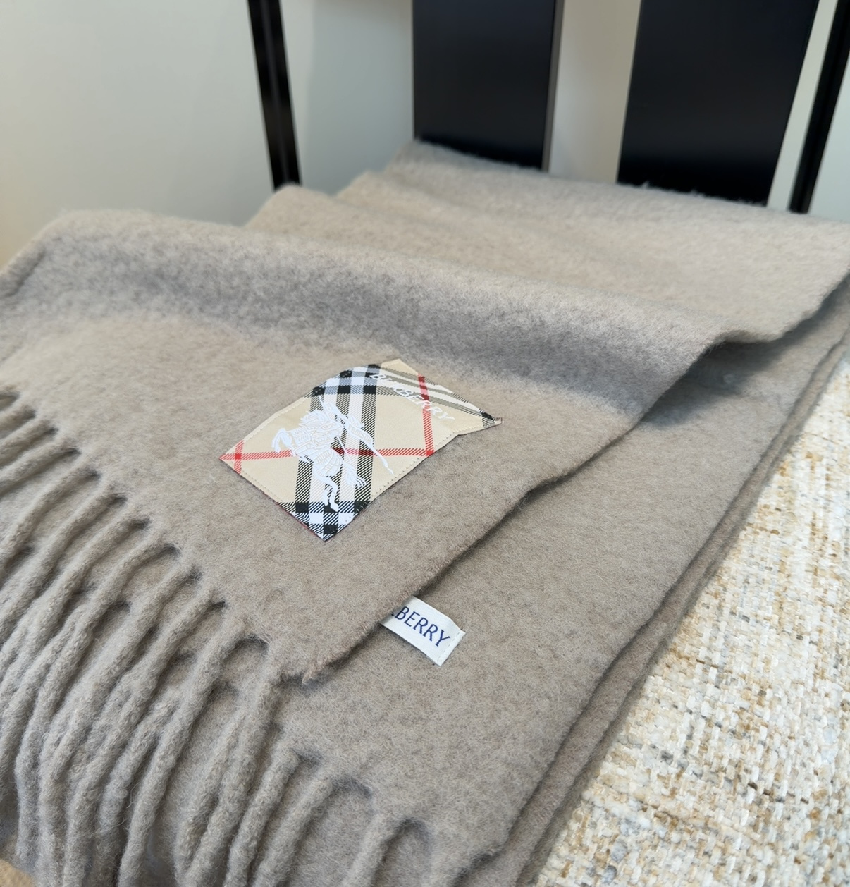 ▪❤️️巴宝莉超美新款马海毛围巾！超级推荐入手！】质感好货！主打的马海毛围巾~据说超难买哦！！打了好多次