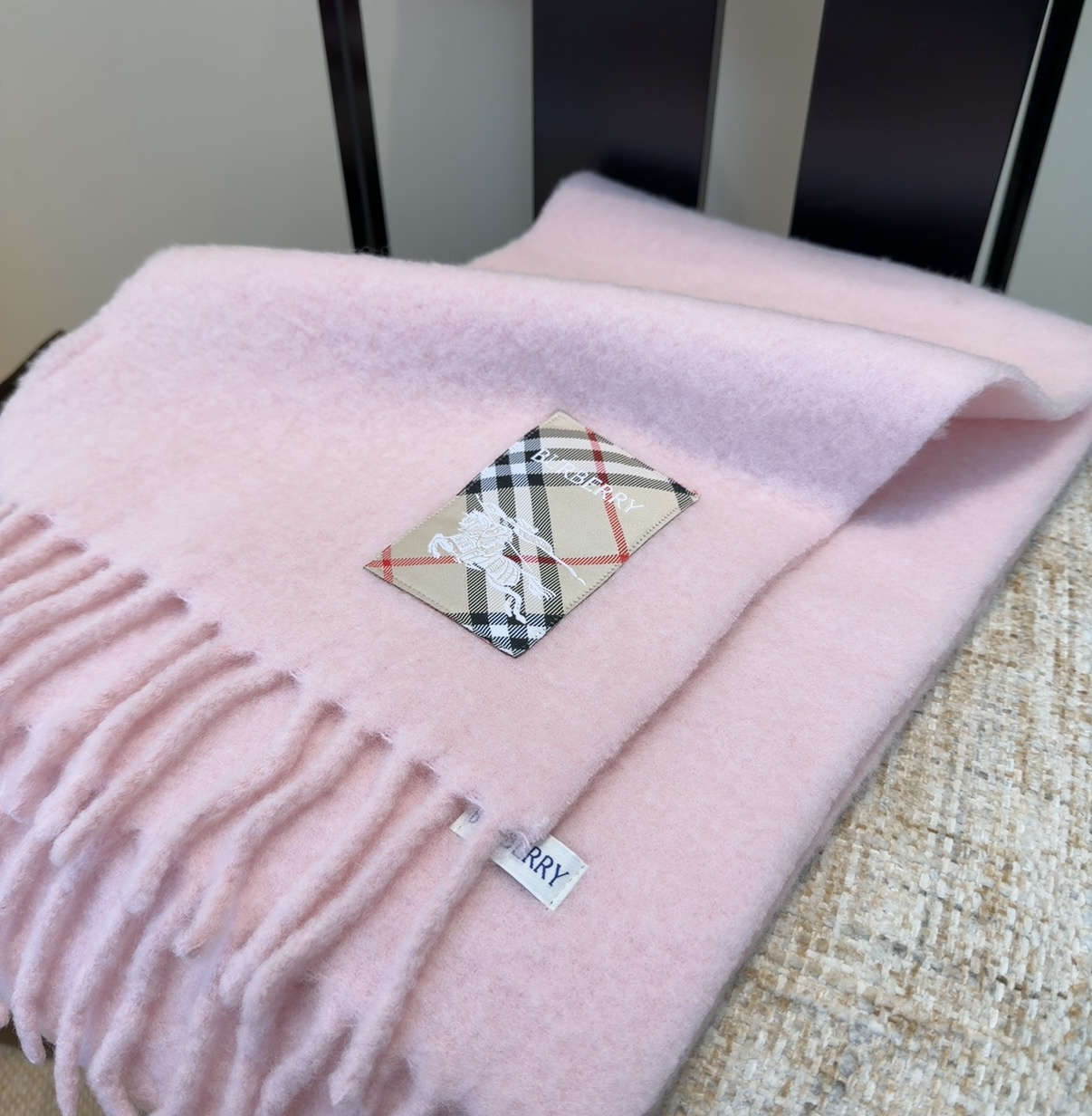 ▪❤️️巴宝莉超美新款马海毛围巾！超级推荐入手！】质感好货！主打的马海毛围巾~据说超难买哦！！打了好多次