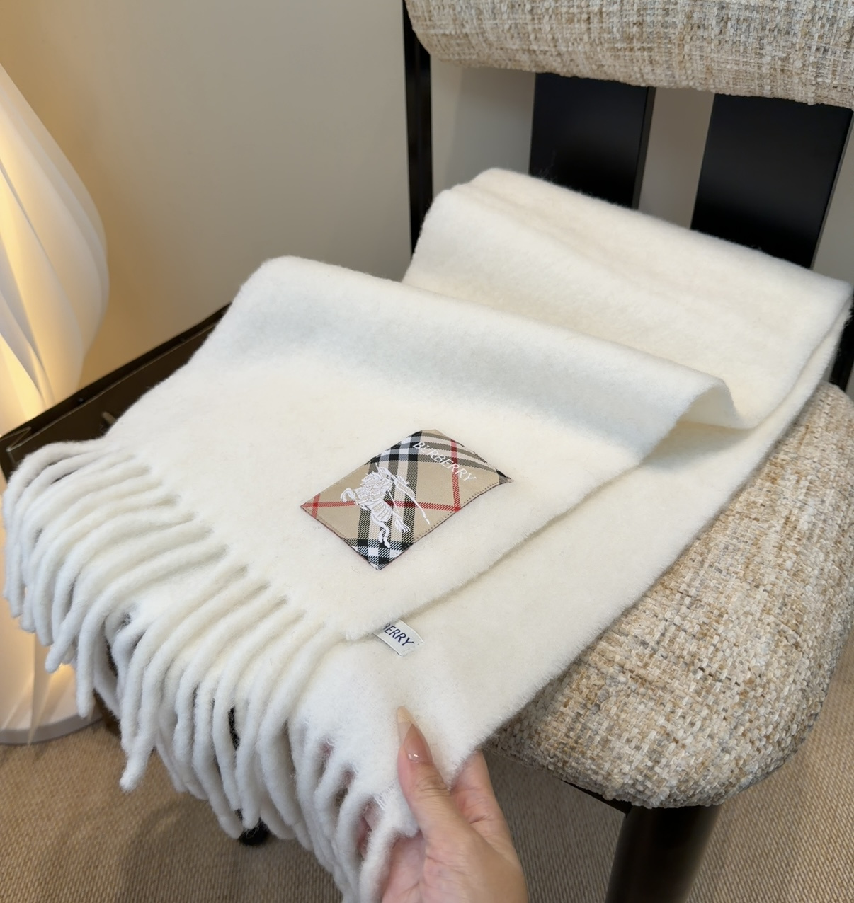 ▪❤️️巴宝莉超美新款马海毛围巾！超级推荐入手！】质感好货！主打的马海毛围巾~据说超难买哦！！打了好多次