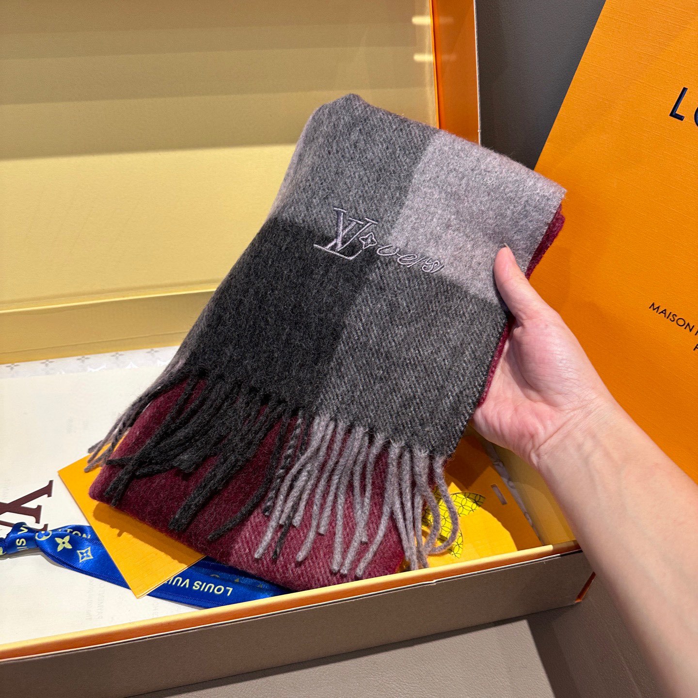 【▪️家属福利来了！！Lv 高端重磅围巾！】怒赞推荐，激动~！！下手绝对要快，同工艺难度大，超级无敌软糯