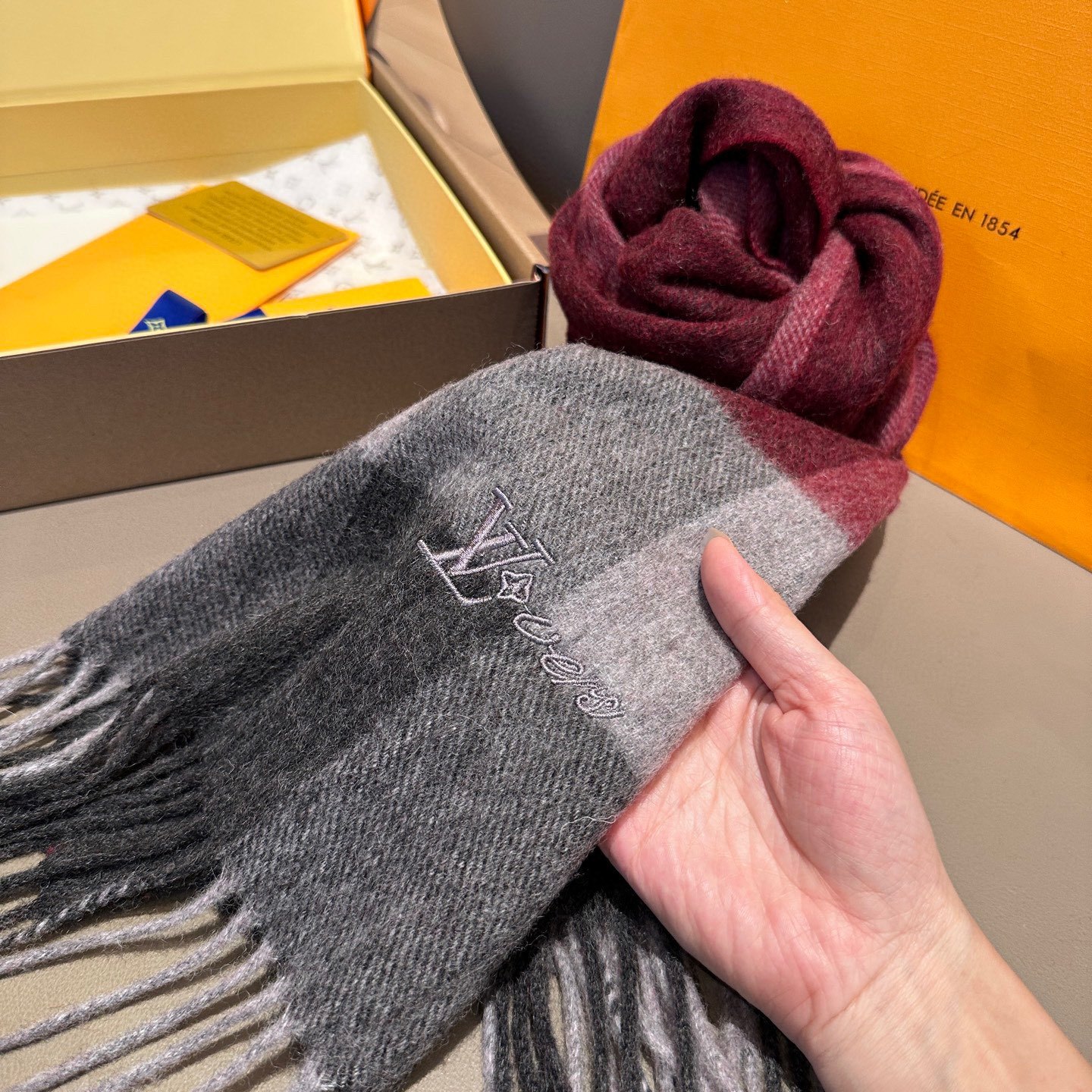 【▪️家属福利来了！！Lv 高端重磅围巾！】怒赞推荐，激动~！！下手绝对要快，同工艺难度大，超级无敌软糯