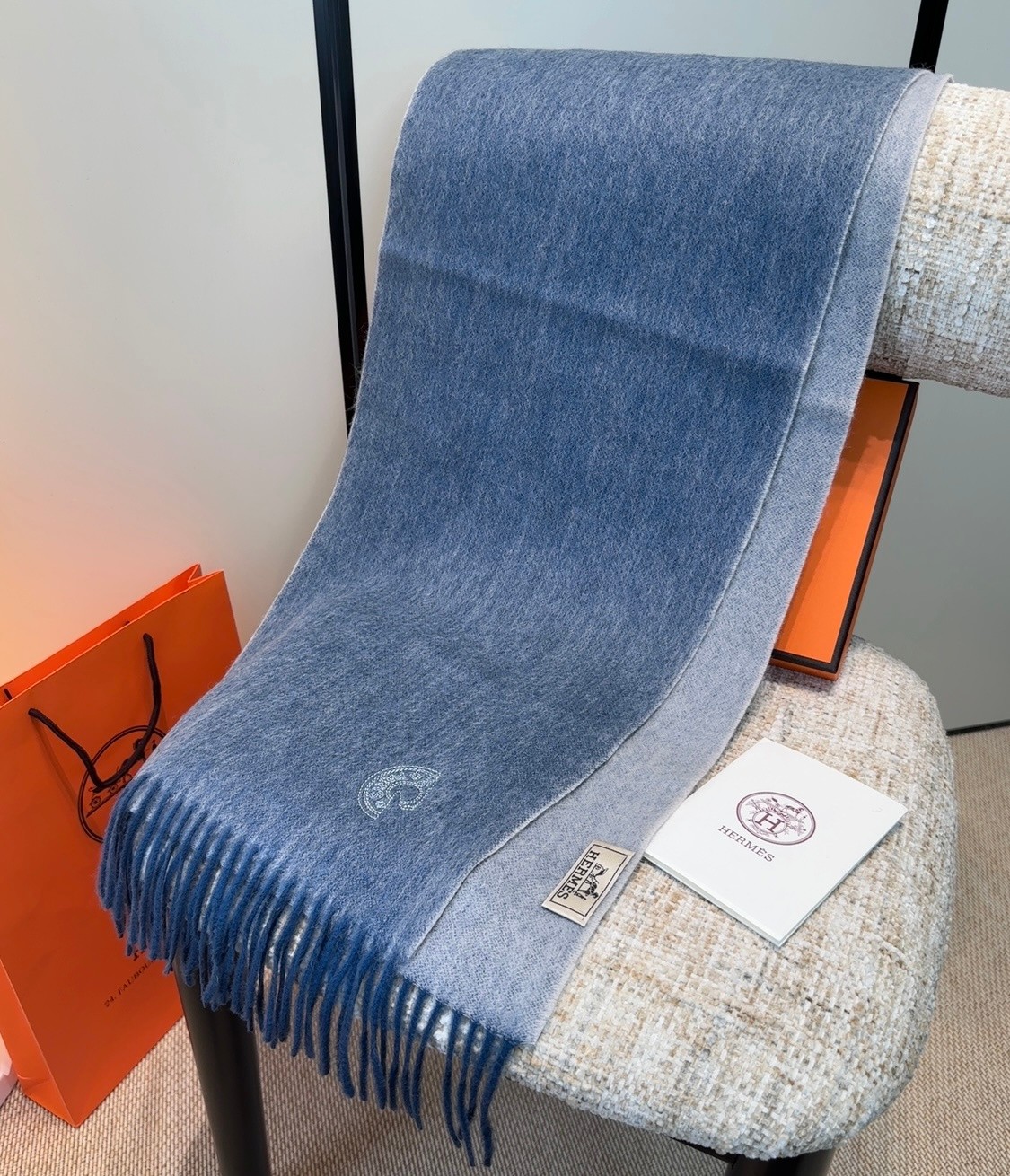 2025年Hermes · 爱马仕，难得一见的温柔配色，低调又不失优雅❗️】重点推荐❗️双边配色，一条围