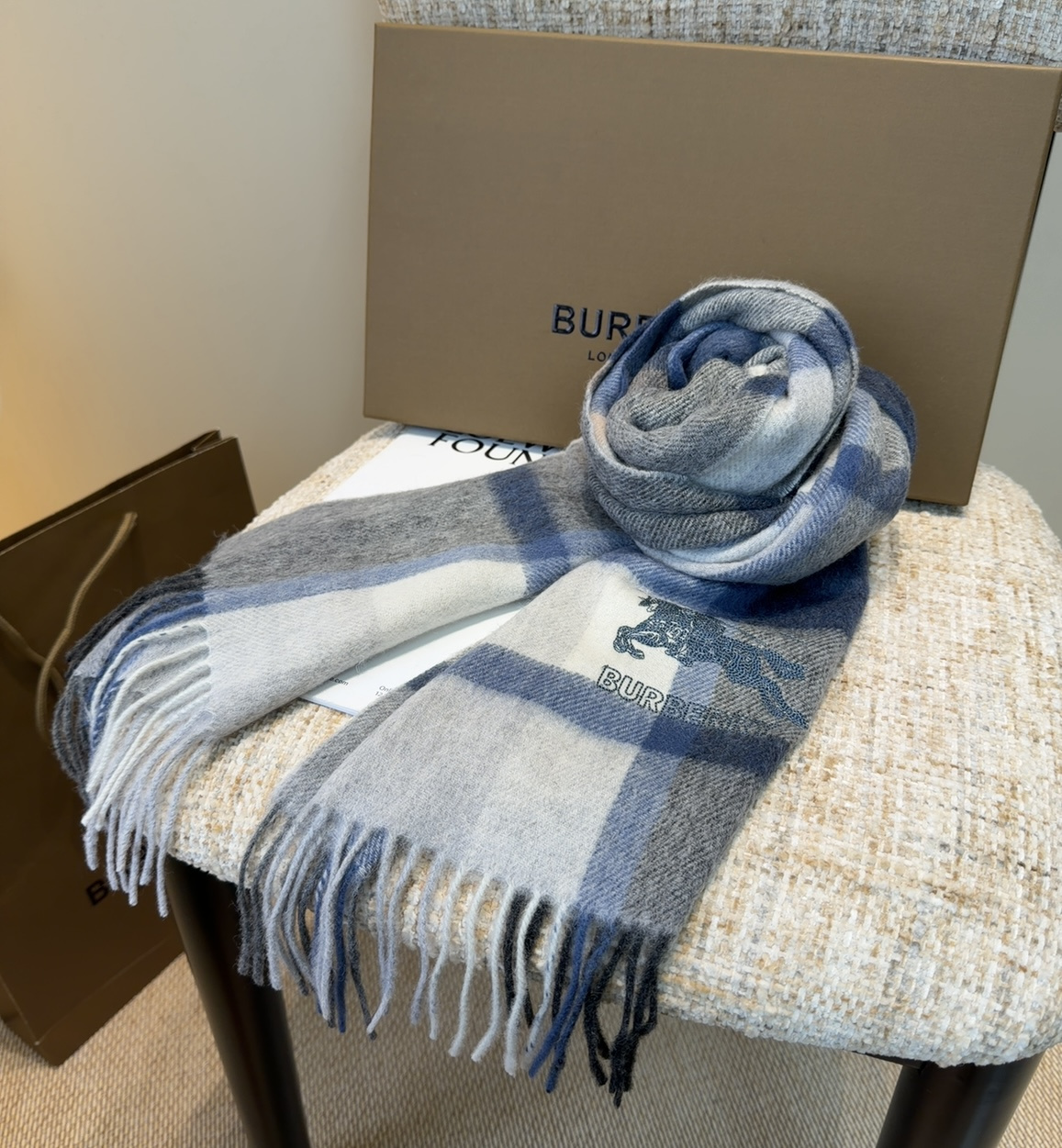 【▪️家属福利来了！！巴宝莉高端重磅男士围巾！】怒赞推荐，激动~！！下手绝对要快，同步专柜，最高端的男士