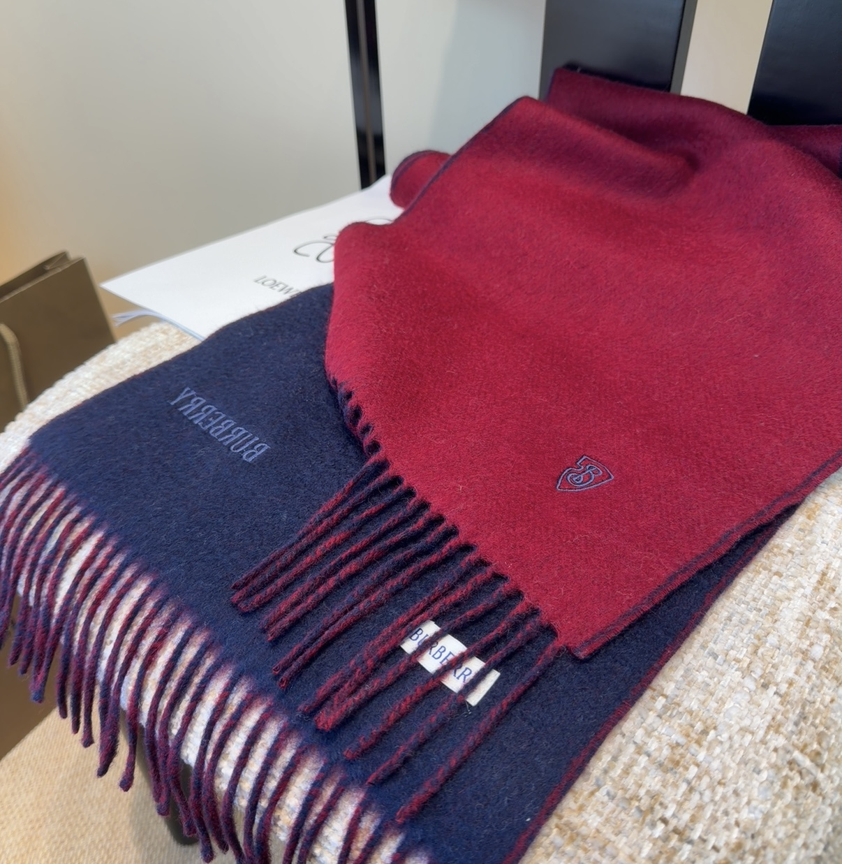 巴宝莉围巾❗️好看的要疯掉了，太有型太有魅力了❗️❗️非常斯文时尚的秋冬单品！真的很喜欢，非常Class