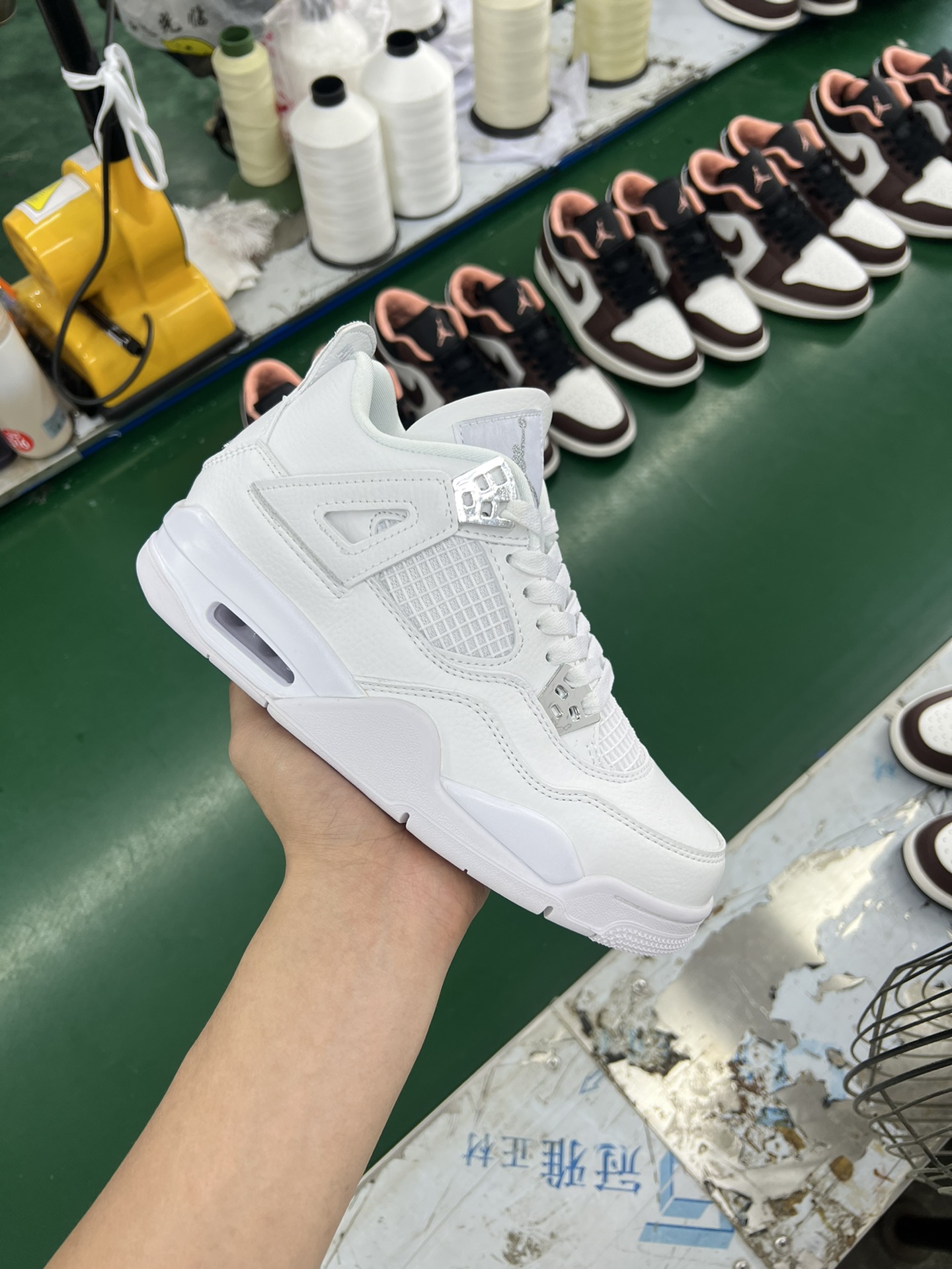Air Jordan 4 Retro: Classic Style, Superior Comfort - Available Now! 4 i1716622130 5593 0