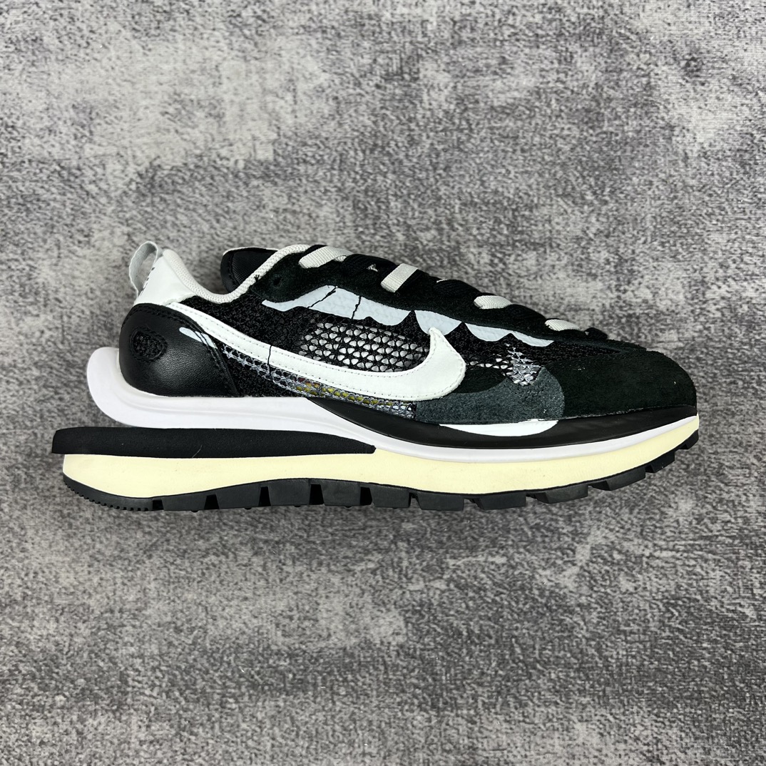 Sacai x NK VaporWaffle 3.0