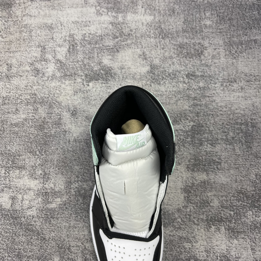 Air Jordan AJ1 Retro High Air Jordan AJ1 Retro High
