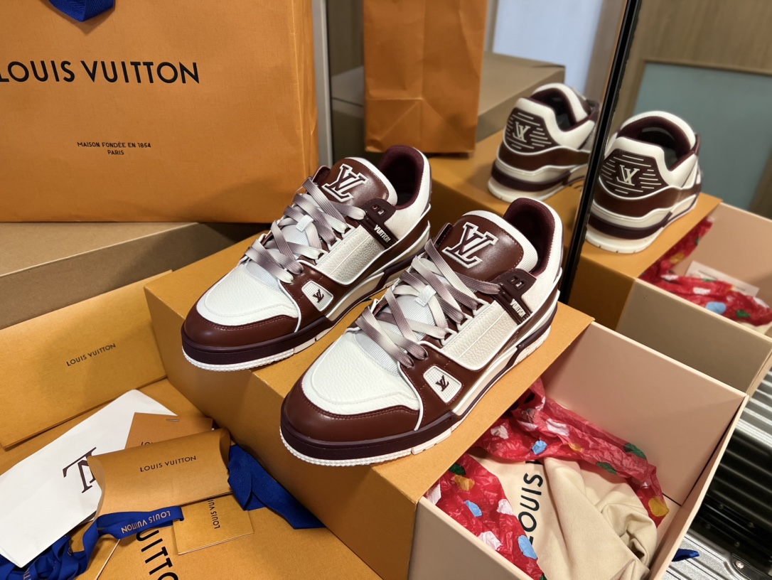 NO:238076,Trainer series men's sports shoes ceiling grade The latest shoe shape, materials, craftsmanship, and redevelopment of private models for the cabinet cabinet, pursuing infinite closeness of craftsmanship. Including packaging, they are strictly the same as the latest Zp one-piece. If you have seen the actual items of the cabinet cabinet or have some friends in your hands, you can carefully compare the leather cover series with red dot wrapping paper, and denim series with green dot wrapping paper Size Male 39-43 (38 44 45 46 fixed) Men, casual shoes/sports shoes, sneakers19860909Trainer系列男款运动板鞋天花版级 柜柜最新的鞋型,材料,工艺细化,大底重新开发私模,追求无限接近的匠心精神.包括包装都是严格按最新Zp一毛一样.看过柜柜实物或是手上有的亲们,可以细心比对皮面系列配套红色圆点包装纸,牛仔系列配套绿色圆点包装纸 Size 男39-43(38 44 45 46定) 男,休闲鞋/运动鞋,sneakers,Women's Shoes