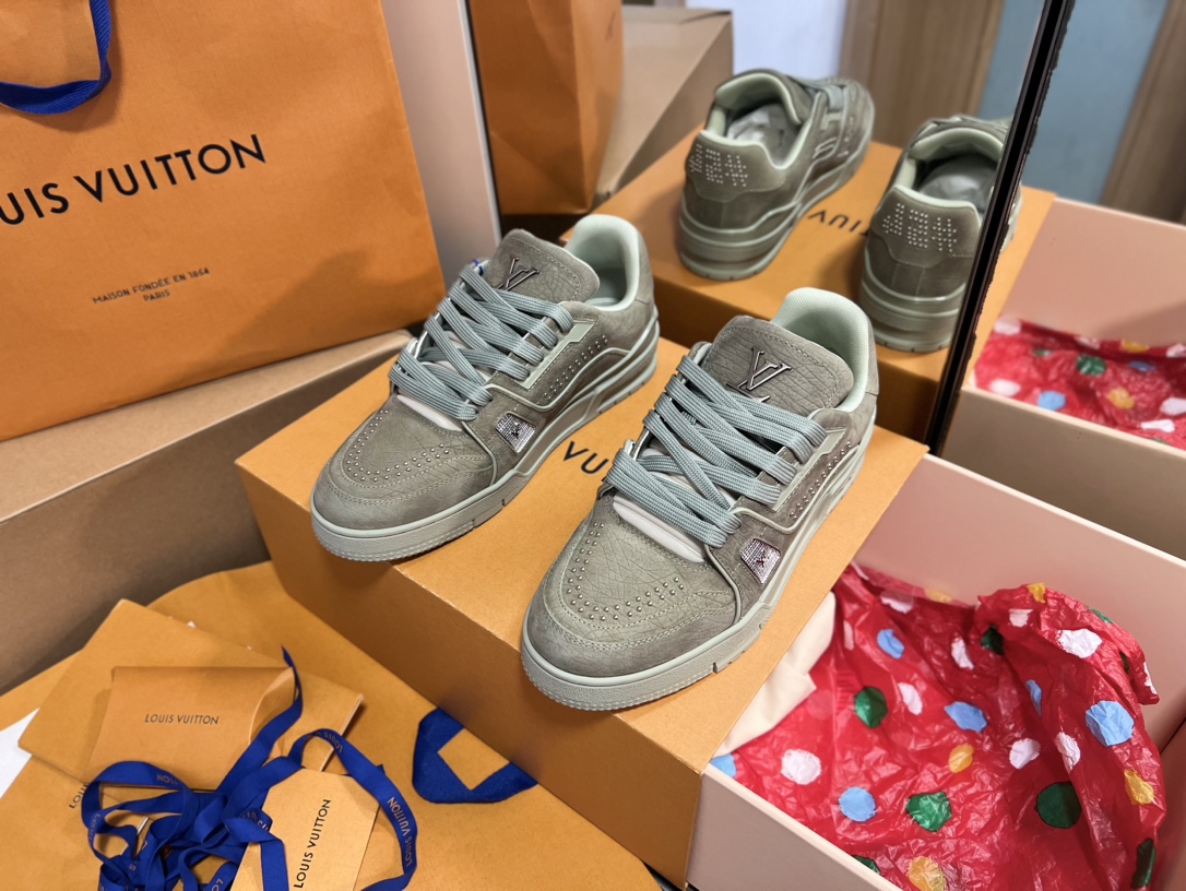 NO:238083,Trainer series men's sports shoes ceiling grade The latest shoe shape, materials, craftsmanship, and redevelopment of private models for the cabinet cabinet, pursuing infinite closeness of craftsmanship. Including packaging, they are strictly the same as the latest Zp one-piece. If you have seen the actual items of the cabinet cabinet or have some friends in your hands, you can carefully compare the leather cover series with red dot wrapping paper, and the denim series with green dot wrapping paper Size Male 39-43 (44 45 46 fixed) Rivetted style Men, casual shoes/sports shoes, sneakers19860909Trainer系列男款运动板鞋天花版级 柜柜最新的鞋型,材料,工艺细化,大底重新开发私模,追求无限接近的匠心精神.包括包装都是严格按最新Zp一毛一样.看过柜柜实物或是手上有的亲们,可以细心比对皮面系列配套红色圆点包装纸,牛仔系列配套绿色圆点包装纸 Size 男39-43(44 45 46定) 铆钉款 男,休闲鞋/运动鞋,sneakers,Women's Shoes