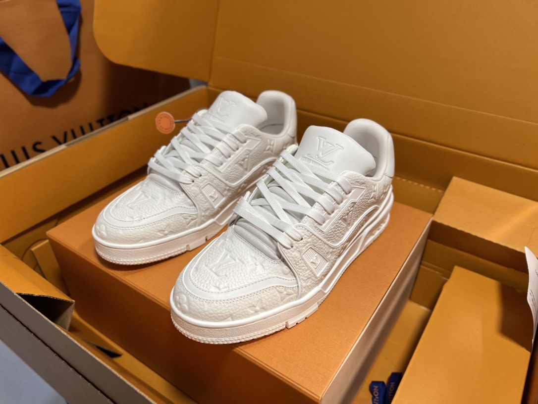 NO:238081,Trainer series couple sports shoes ceiling grade The latest shoe shape, materials, craftsmanship, and private model for cabinet cabinet cabinet redevelopment, pursuing infinite closeness of craftsmanship. Including packaging, they are strictly the same as the latest Zp one-piece. If you have seen the actual items of the cabinet cabinet or some friends in your hands, you can carefully compare the leather cover series with red dot wrapping paper, denim series with green dot wrapping paper Size Women 35-40 (40 custom made without return and exchange) Men 39-43 (38 44 45 46 fixed) Women, casual shoes/sports shoes, sneakers19860909Trainer系列情侣款运动板鞋天花版级 柜柜最新的鞋型,材料,工艺细化,大底重新开发私模,追求无限接近的匠心精神.包括包装都是严格按最新Zp一毛一样.看过柜柜实物或是手上有的亲们,可以细心比对皮面系列配套红色圆点包装纸,牛仔系列配套绿色圆点包装纸 Size 女35-40（40定做不退换）  男39-43(38 44 45 46定) 女男,休闲鞋/运动鞋,sneakers,Women's Shoes