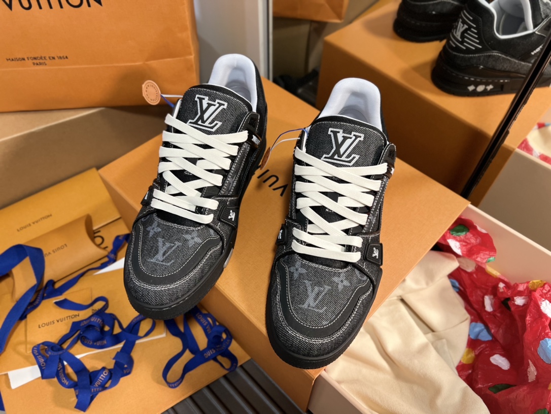 Louis Vuitton Denim Trainer Sneaker - Stylish & Comfortable Design 4 i1742550320 9202 0