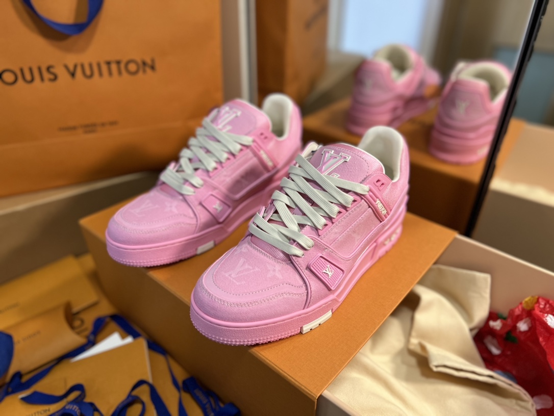 NO:257158,Trainer series women's sports shoes ceiling grade The latest shoe shape, materials, craftsmanship, and redevelopment of private models for the cabinet cabinet, pursuing infinite closeness of craftsmanship. Including packaging, they are strictly the same as the latest Zp one-piece. If you have seen the actual items of the cabinet cabinet or have some friends in your hands, you can carefully compare the leather cover series with red dot wrapping paper, denim series with green dot wrapping paper Size Women 35-40 (40 custom made without return and exchange) Women, casual shoes/sports shoes, sneakers19860909Trainer系列女款运动板鞋天花版级 柜柜最新的鞋型,材料,工艺细化,大底重新开发私模,追求无限接近的匠心精神.包括包装都是严格按最新Zp一毛一样.看过柜柜实物或是手上有的亲们,可以细心比对皮面系列配套红色圆点包装纸,牛仔系列配套绿色圆点包装纸 Size 女35-40（40定做不退换）  女,休闲鞋/运动鞋,sneakers,Women's Shoes