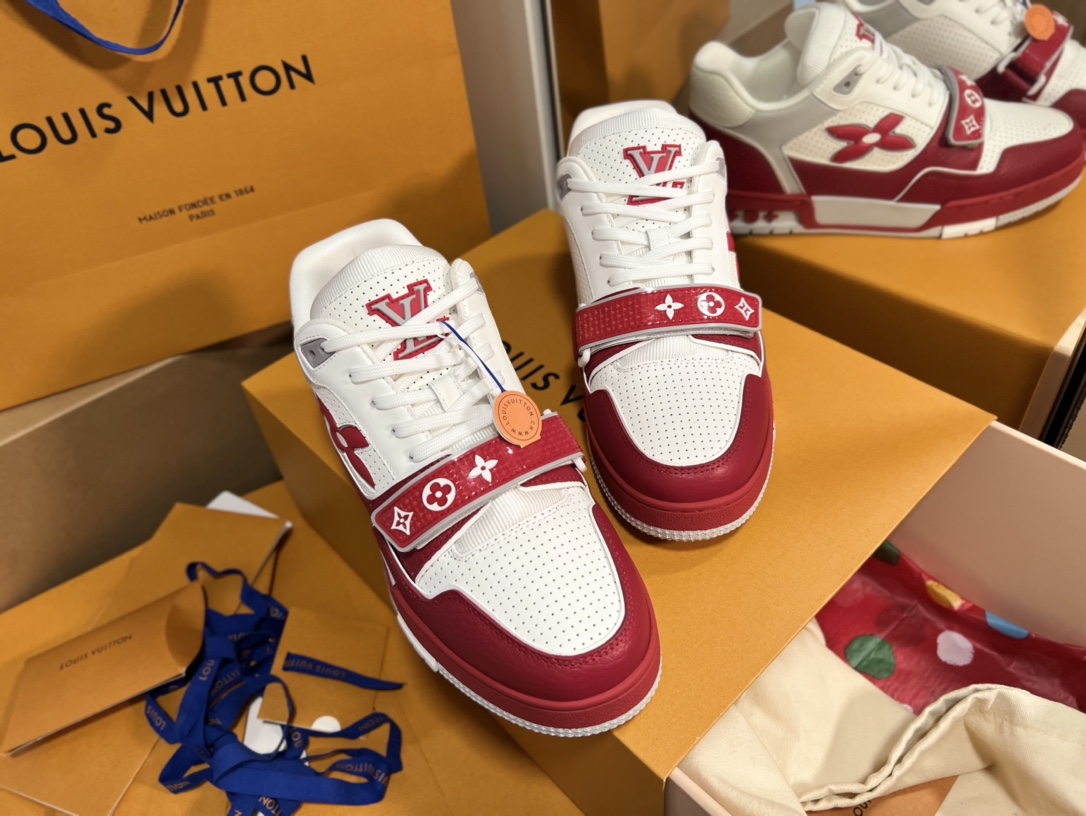 Louis Vuitton Men's & Women's Trainer Sneaker White/Red Leather 8 i1742878226 1314 2