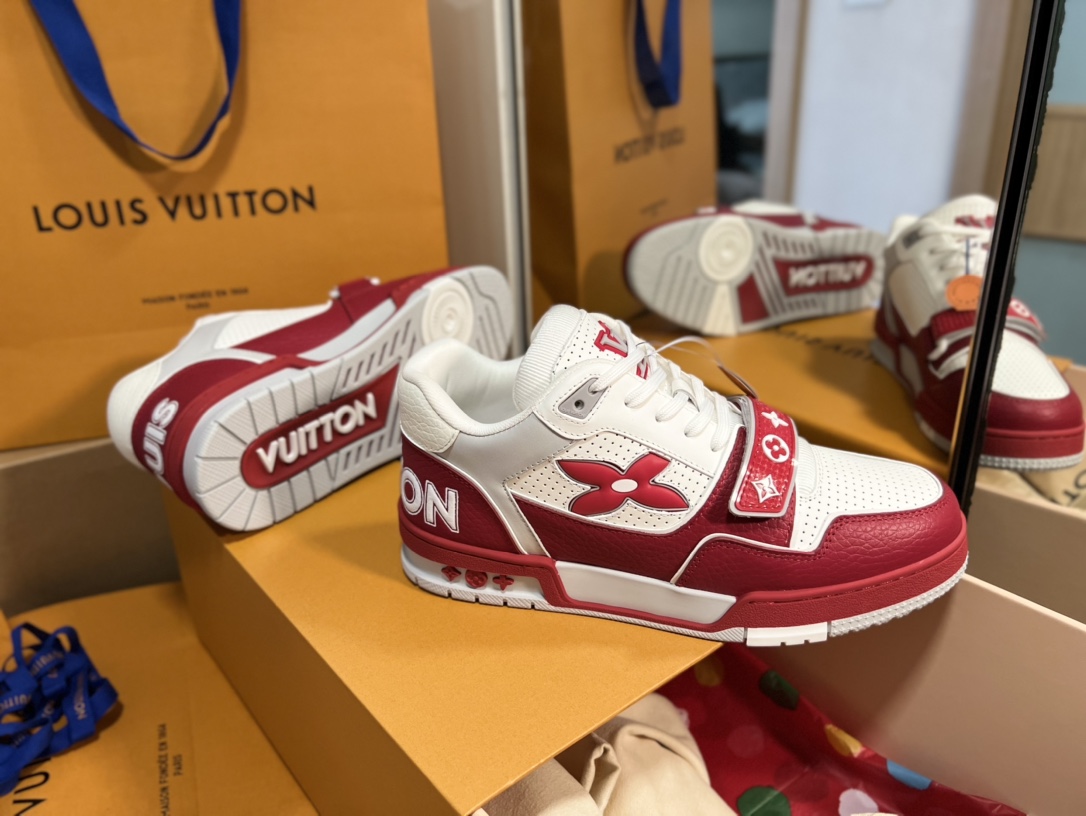 Louis Vuitton Men's & Women's Trainer Sneaker White/Red Leather 7 i1742878226 1869 1
