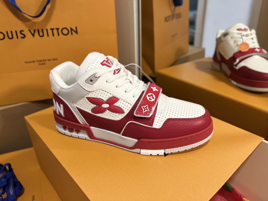 Louis Vuitton Men's & Women's Trainer Sneaker White/Red Leather 5 i1742878226 3662 0