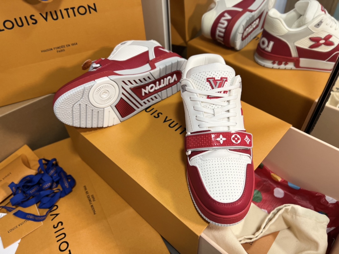 Louis Vuitton Men's & Women's Trainer Sneaker White/Red Leather 3 i1742878226 3768 7